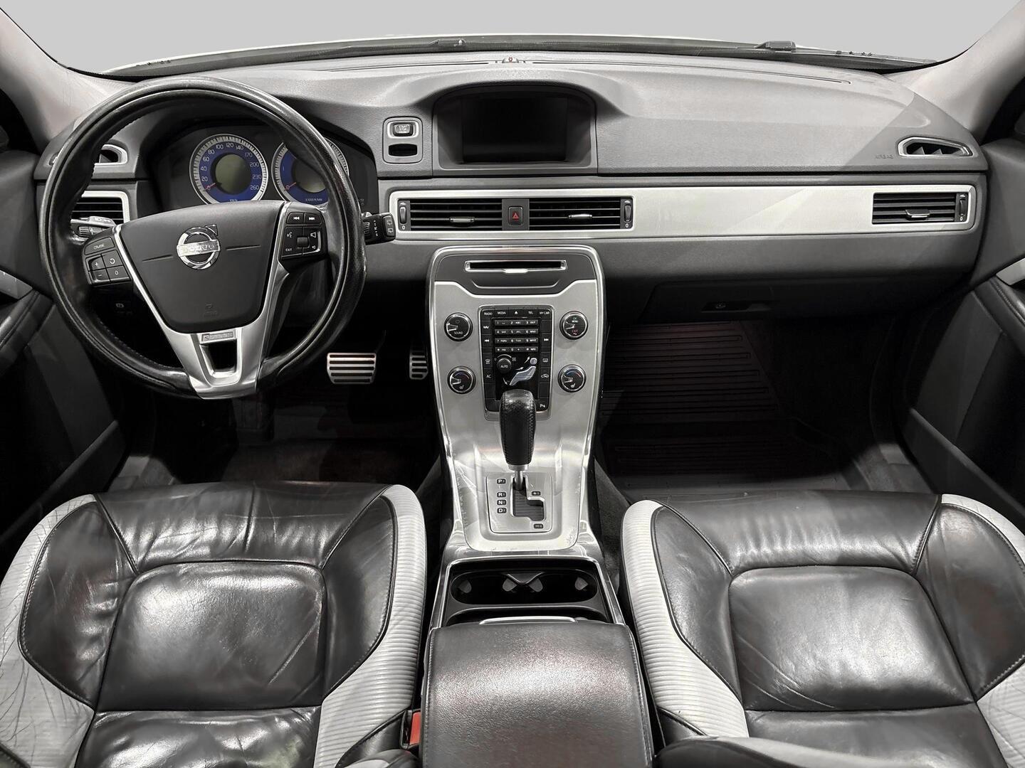 VOLVO V70 2012