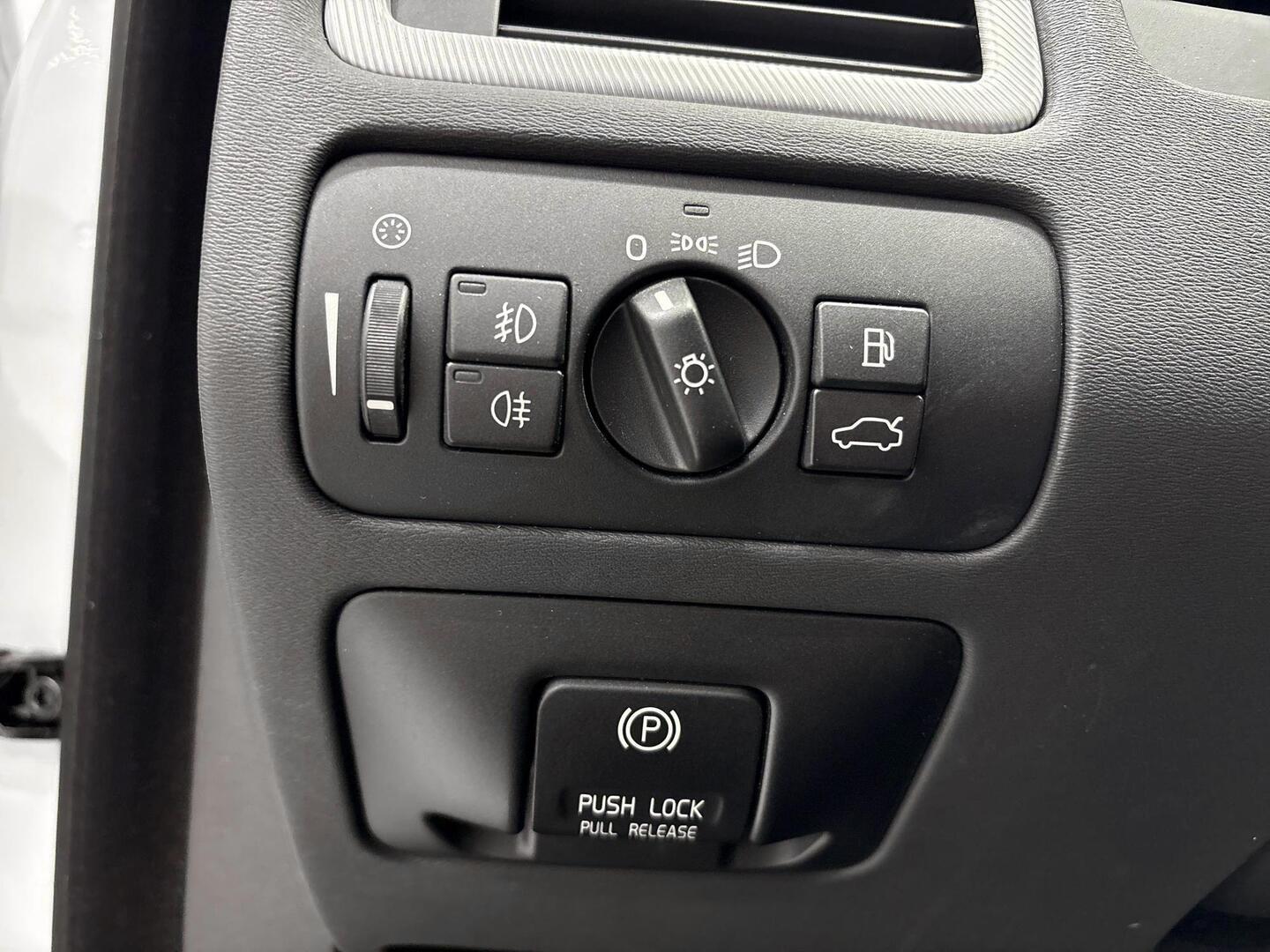 VOLVO V70 2012