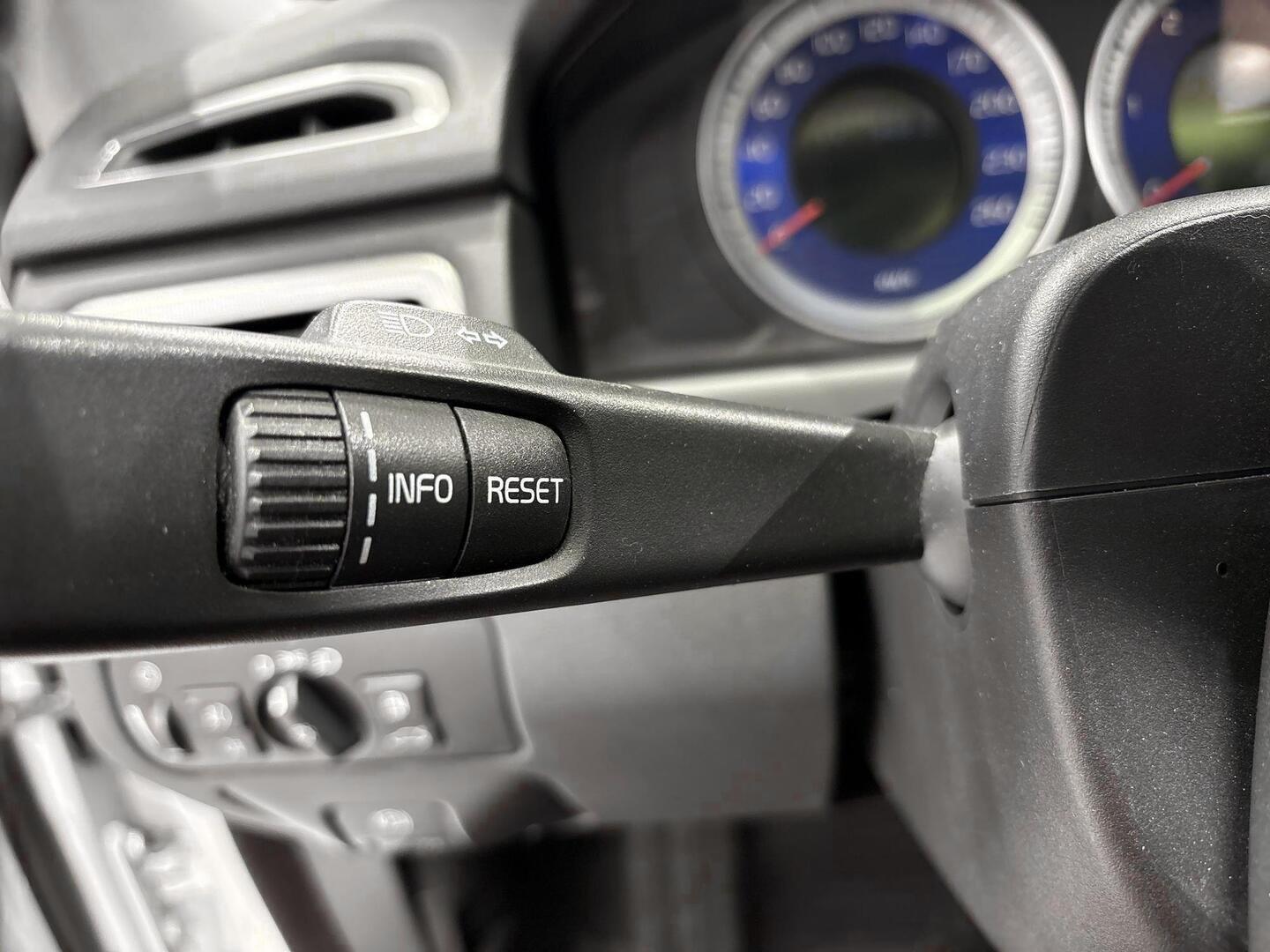 VOLVO V70 2012