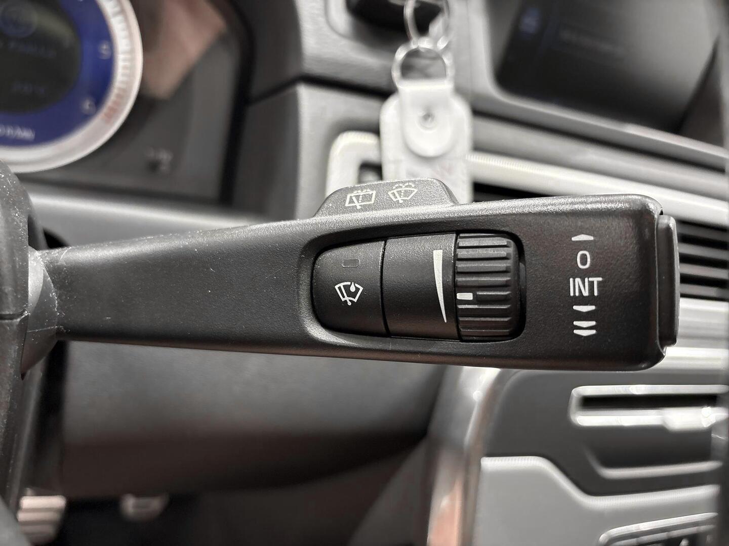 VOLVO V70 2012