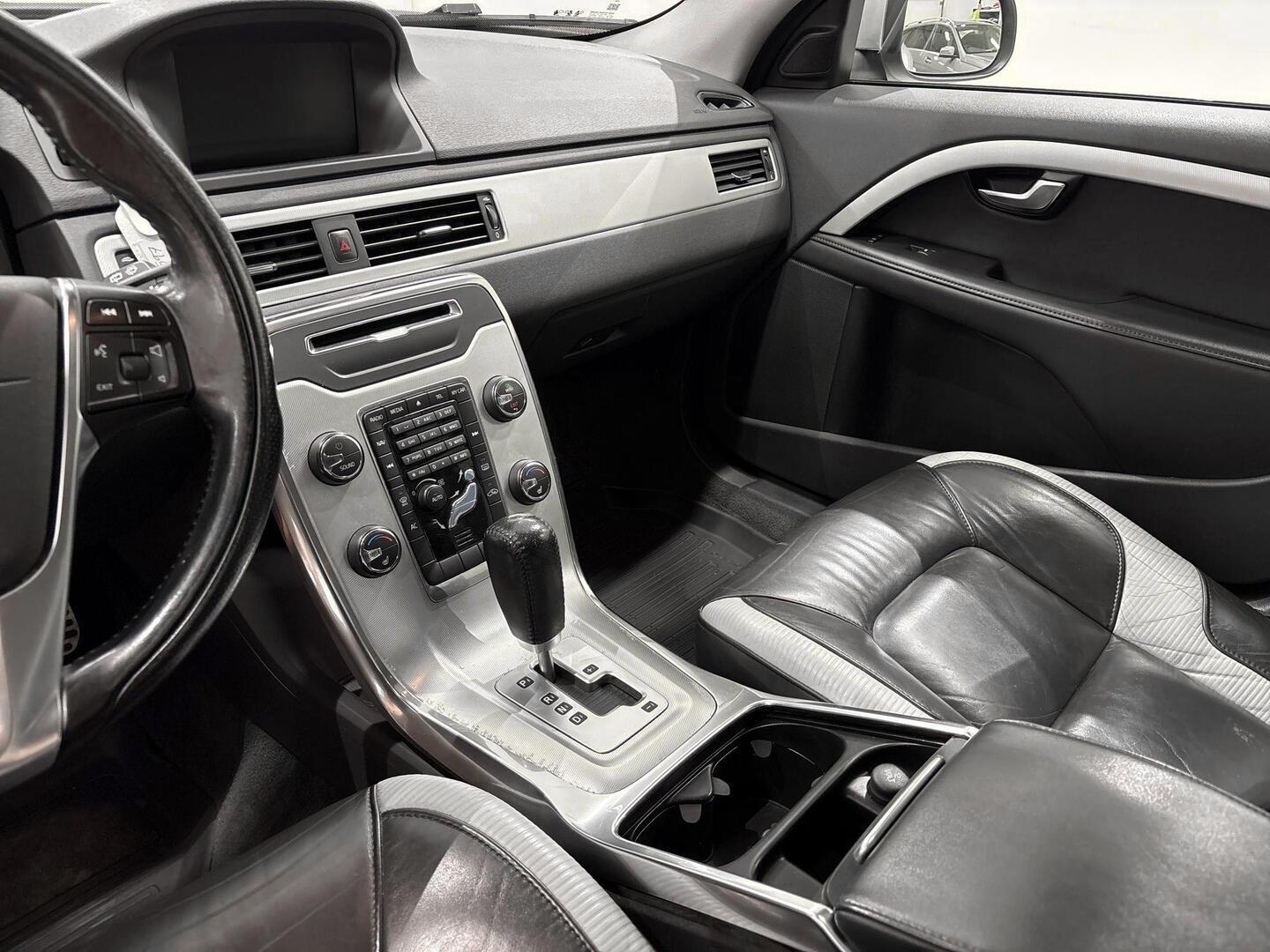 VOLVO V70 2012