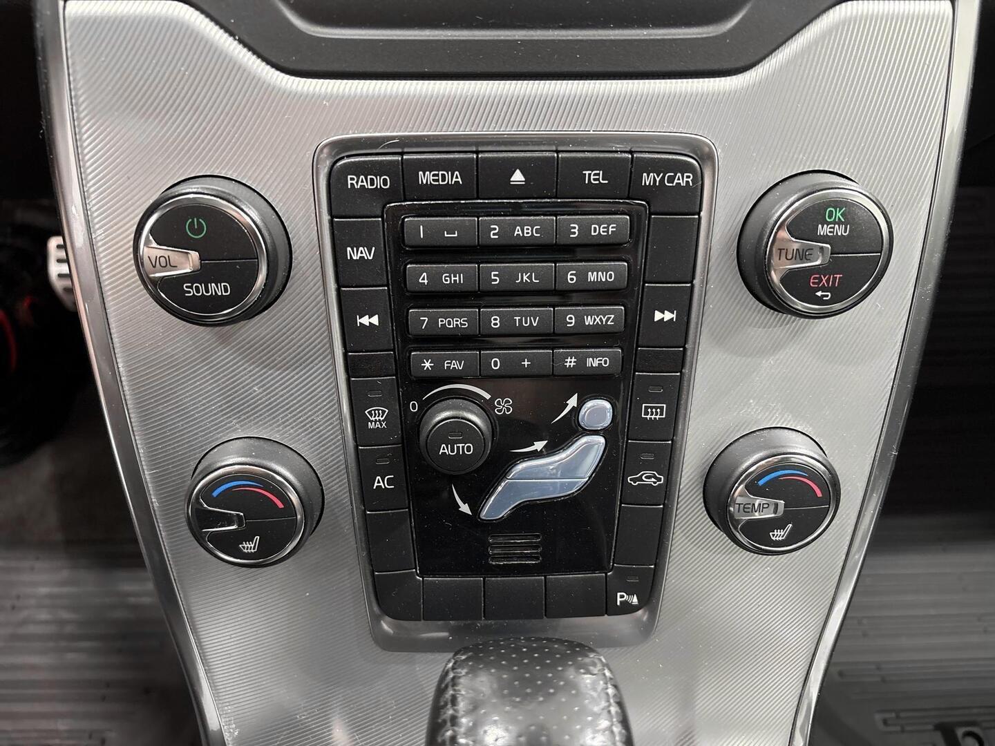 VOLVO V70 2012