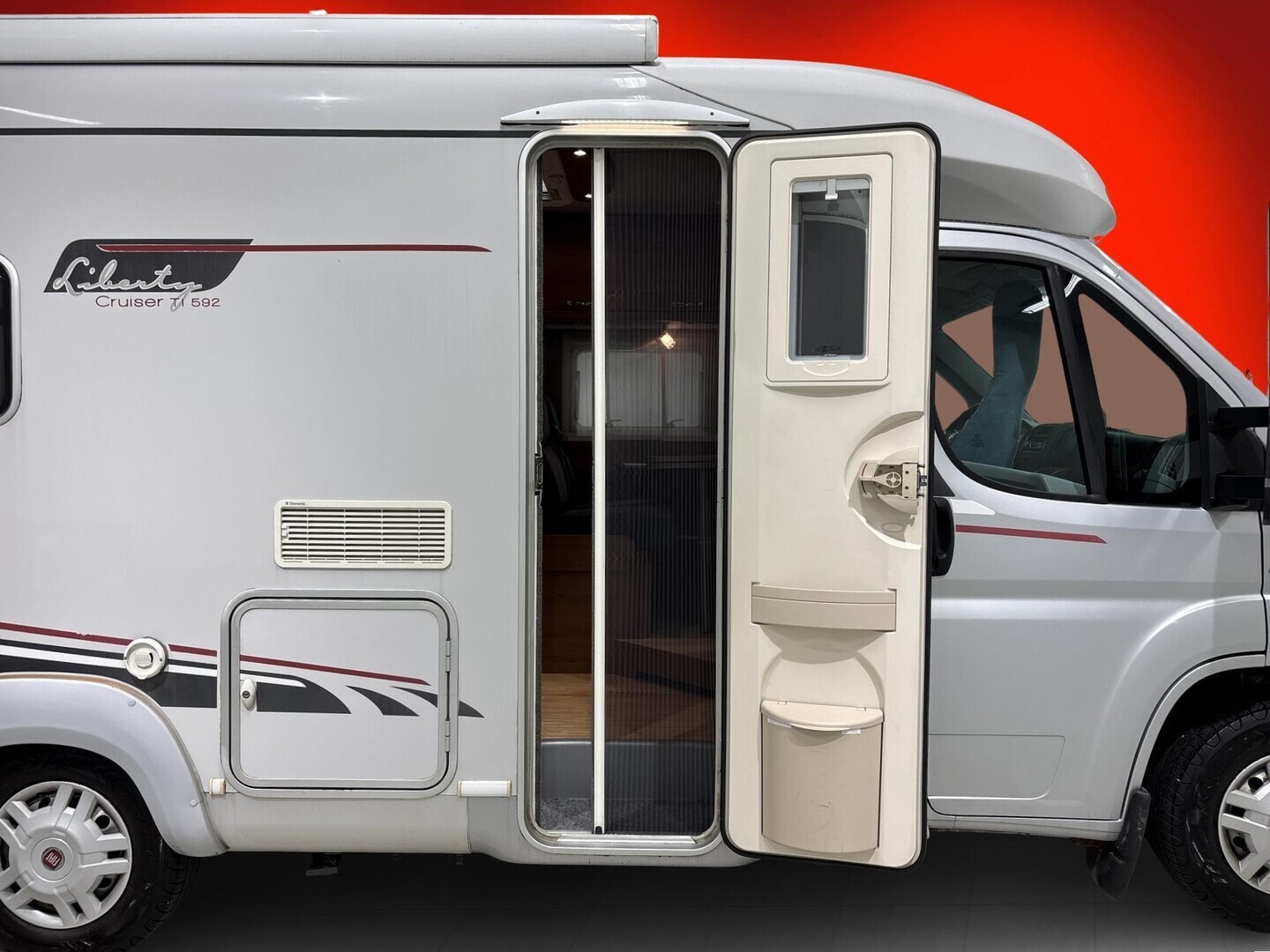 LMC T 592 LIBERTY 2008