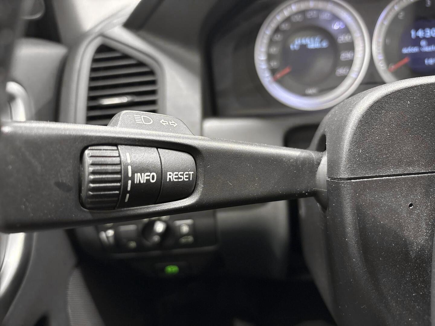 VOLVO XC60 2011