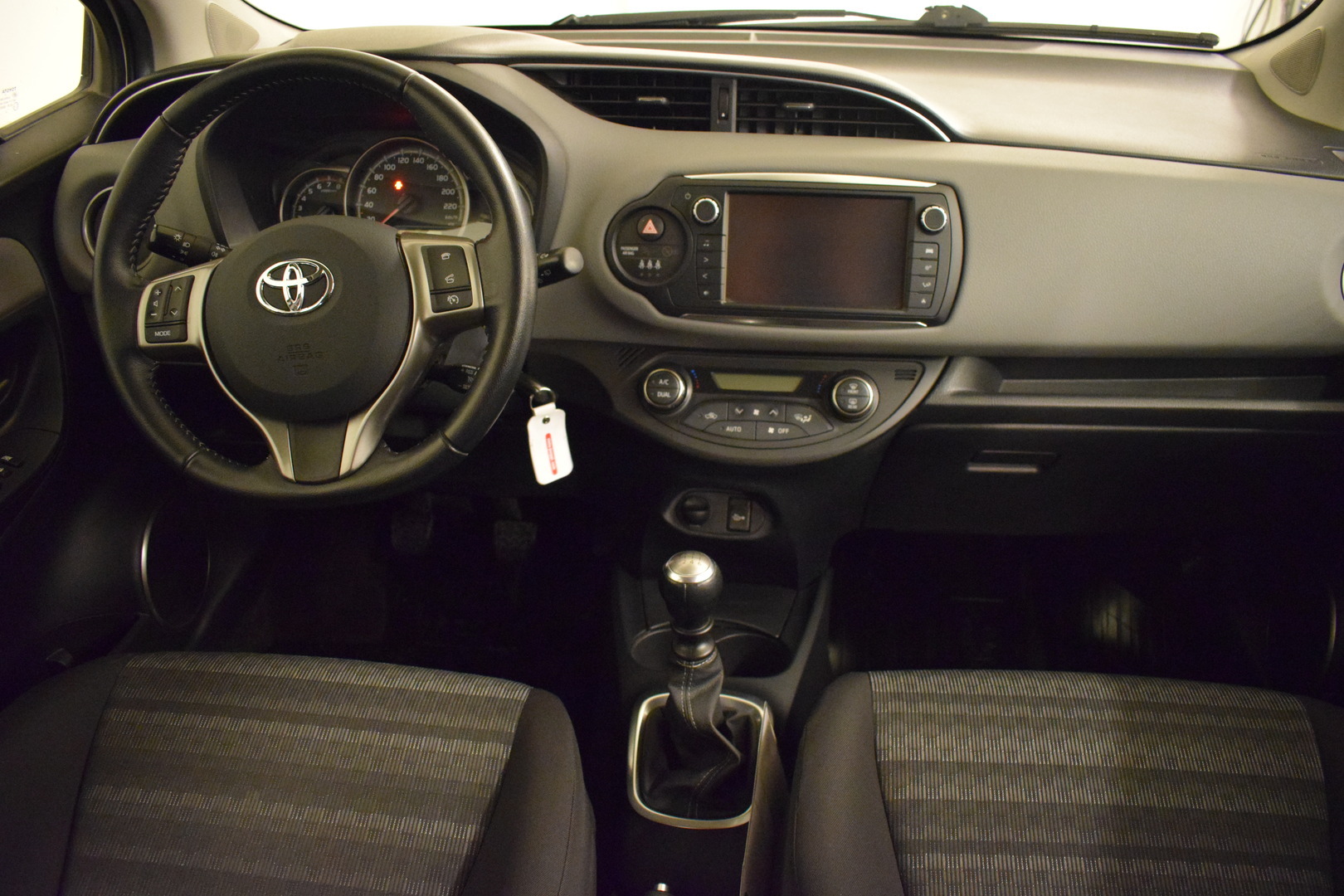 TOYOTA Yaris 2016