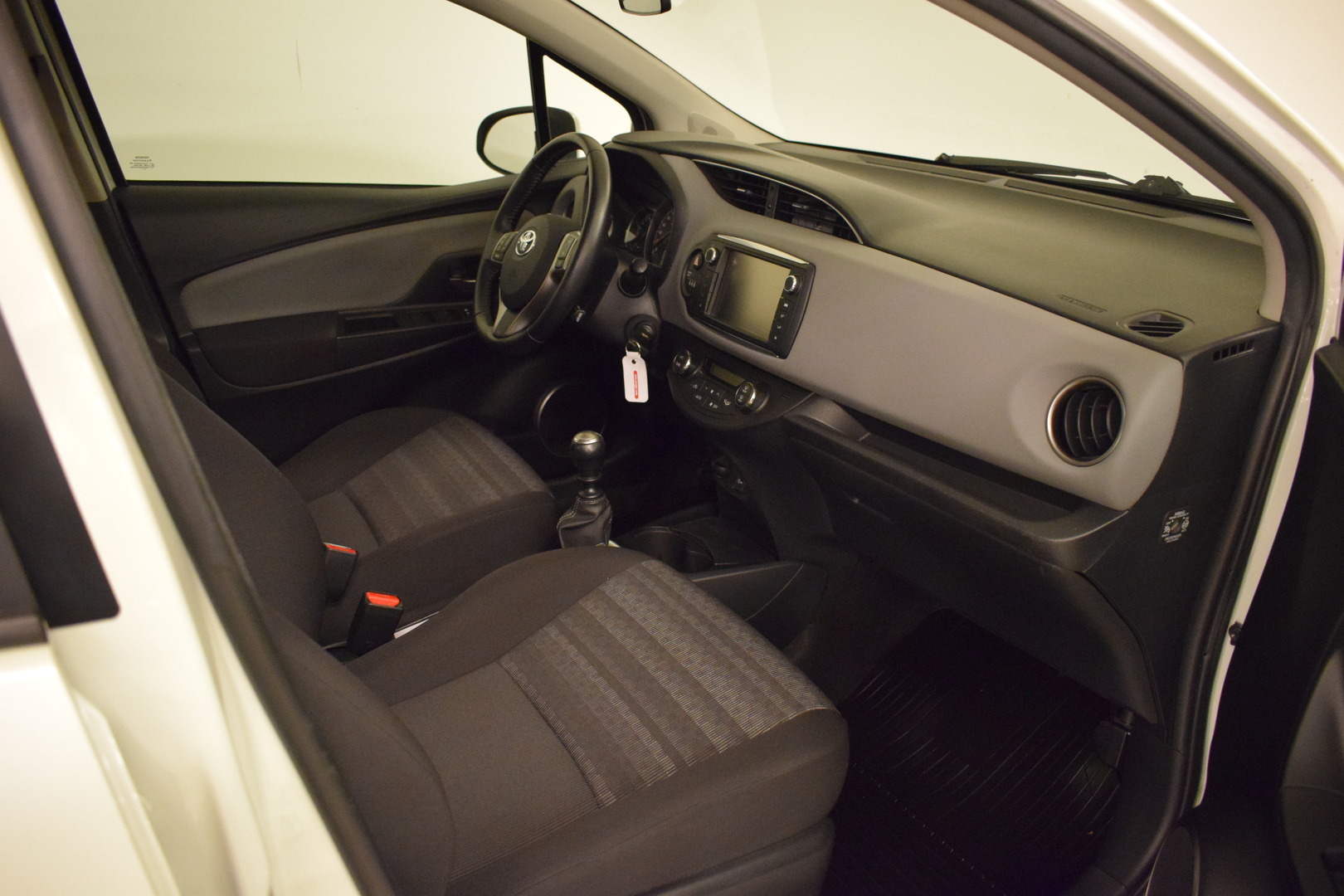 TOYOTA Yaris 2016
