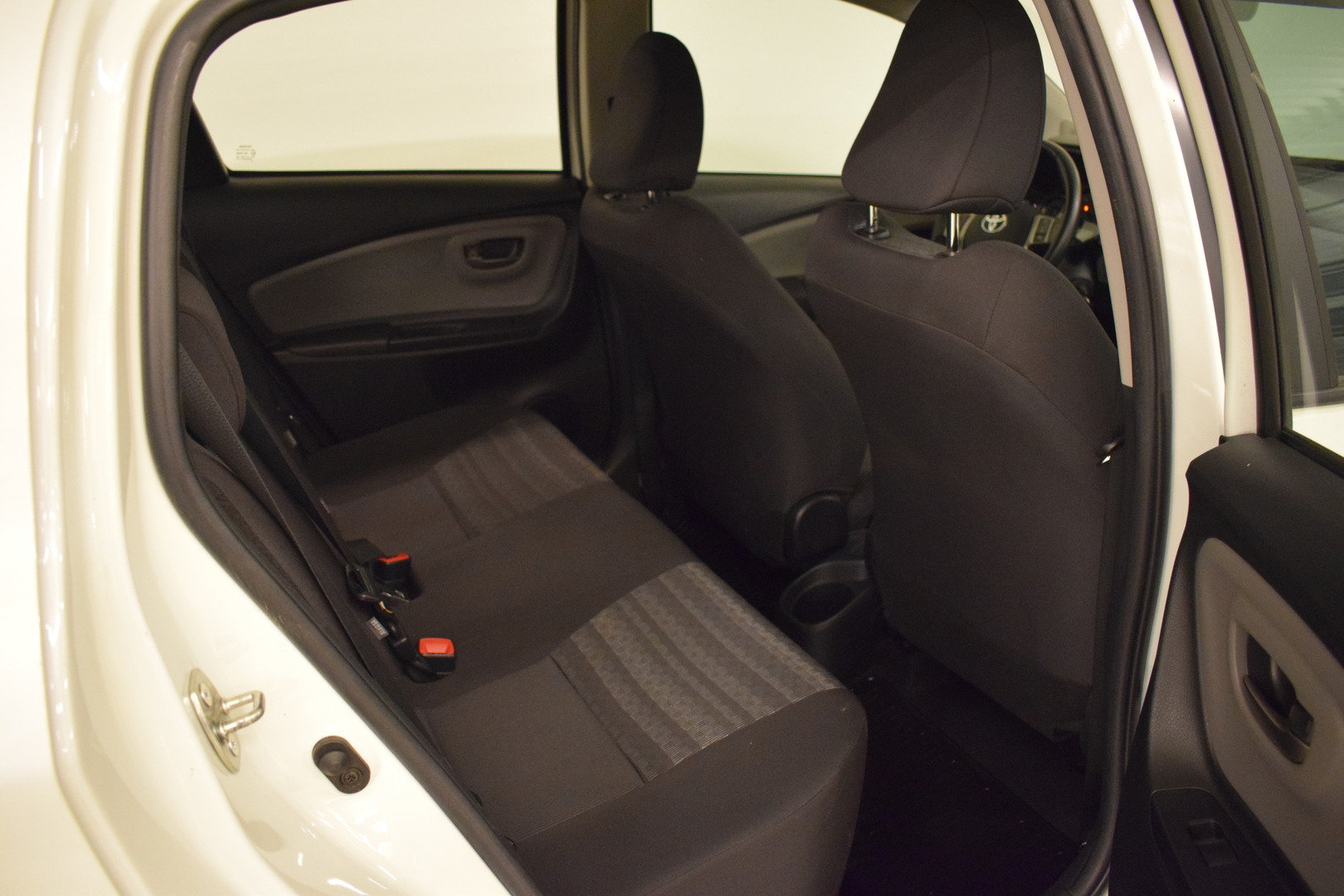 TOYOTA Yaris 2016