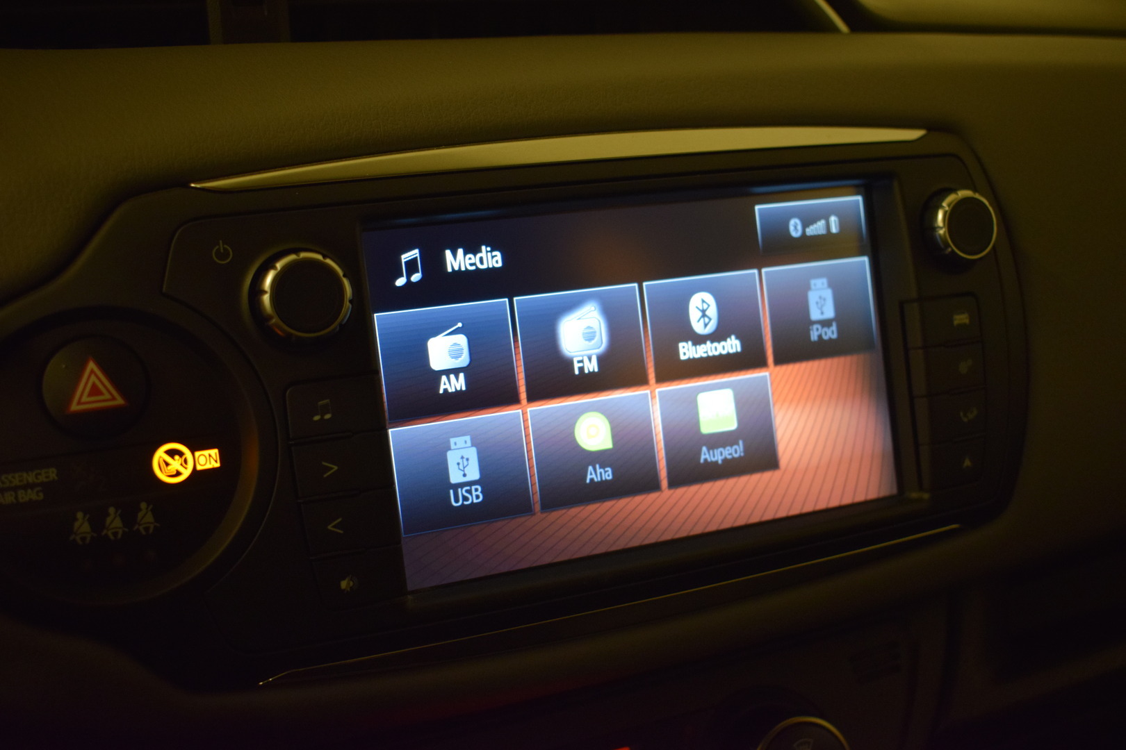 TOYOTA Yaris 2016