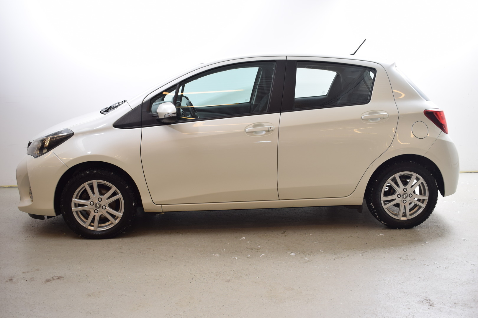 TOYOTA Yaris 2016