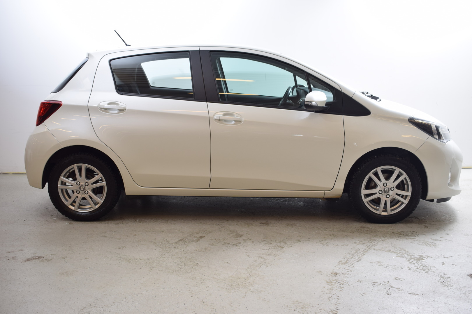 TOYOTA Yaris 2016