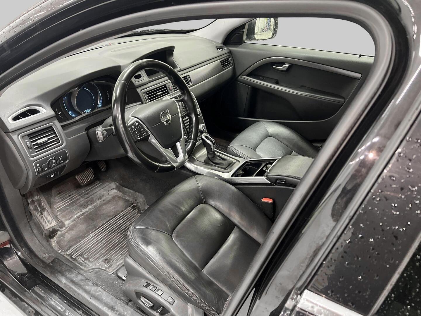 VOLVO XC70 2015