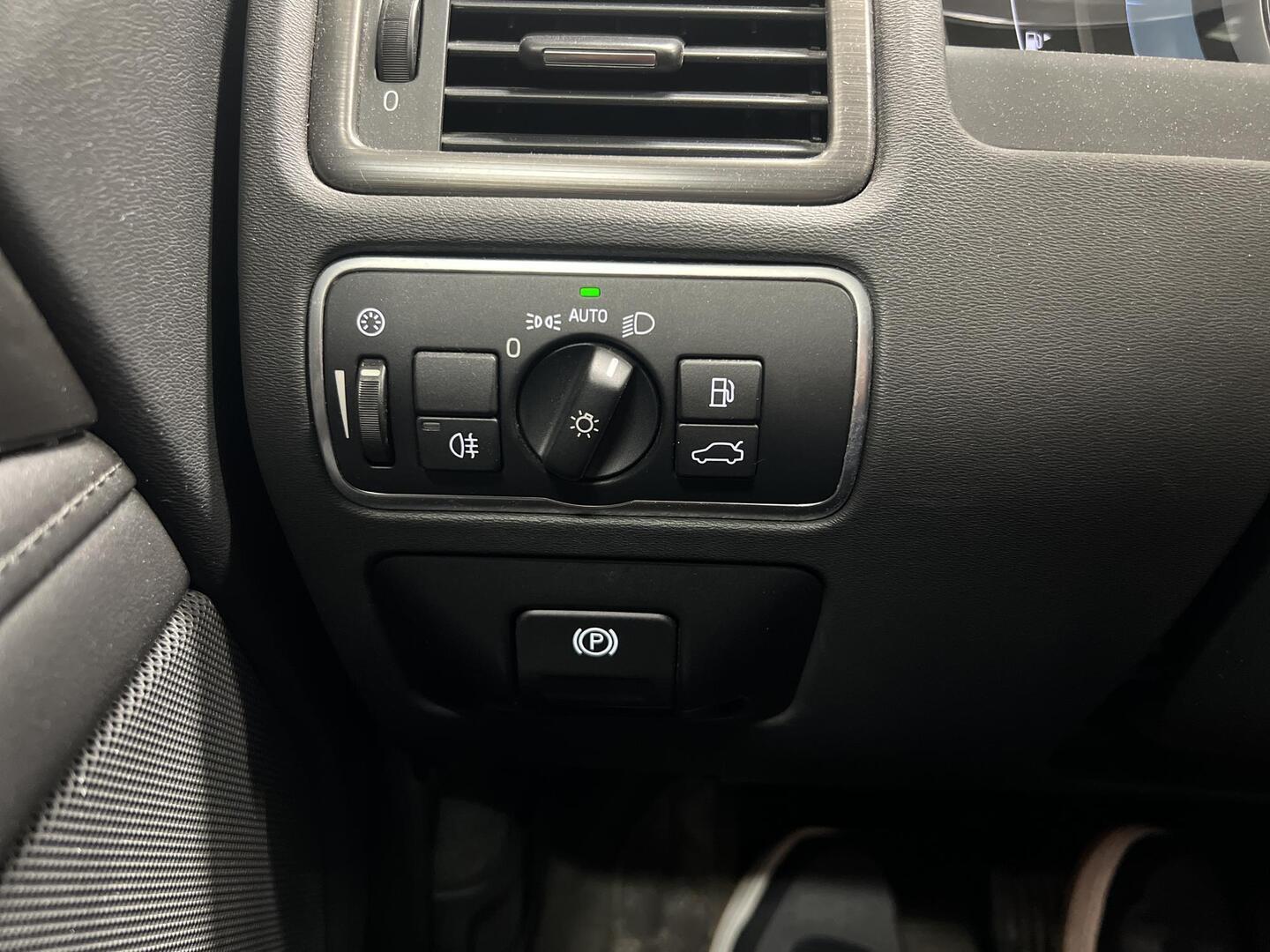 VOLVO XC70 2015