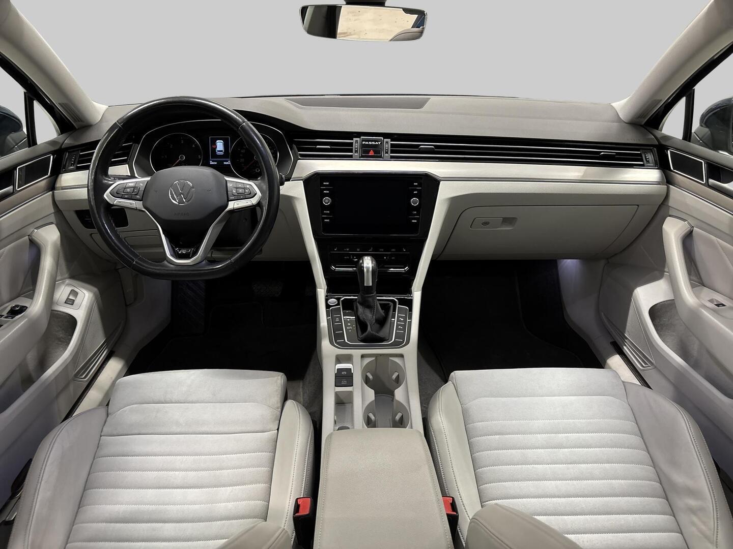 VOLKSWAGEN Passat 2022