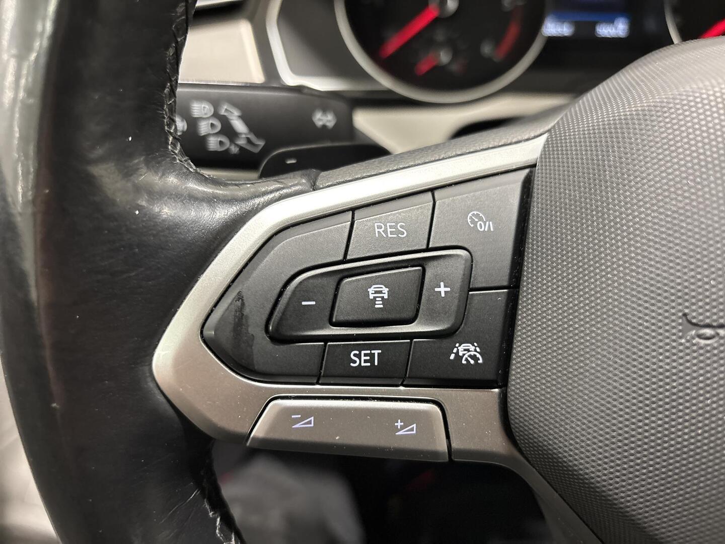 VOLKSWAGEN Passat 2022