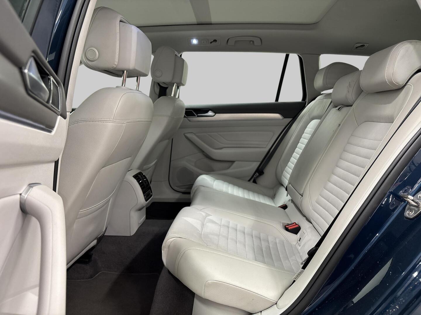 VOLKSWAGEN Passat 2022