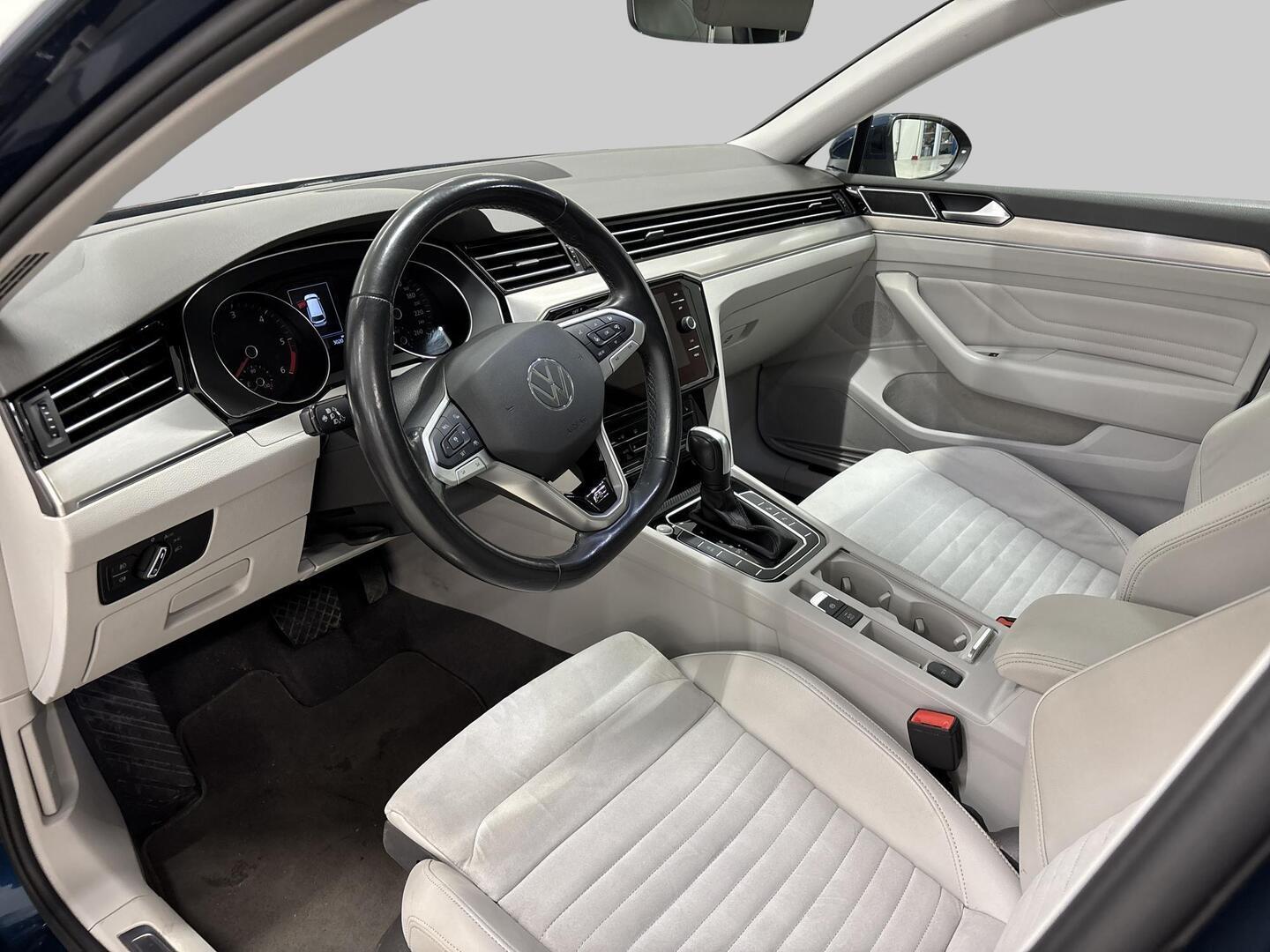 VOLKSWAGEN Passat 2022