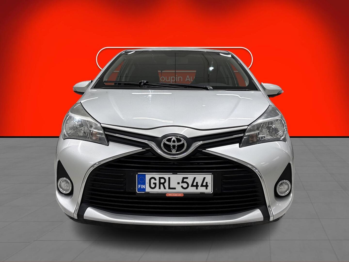 TOYOTA Yaris 2015