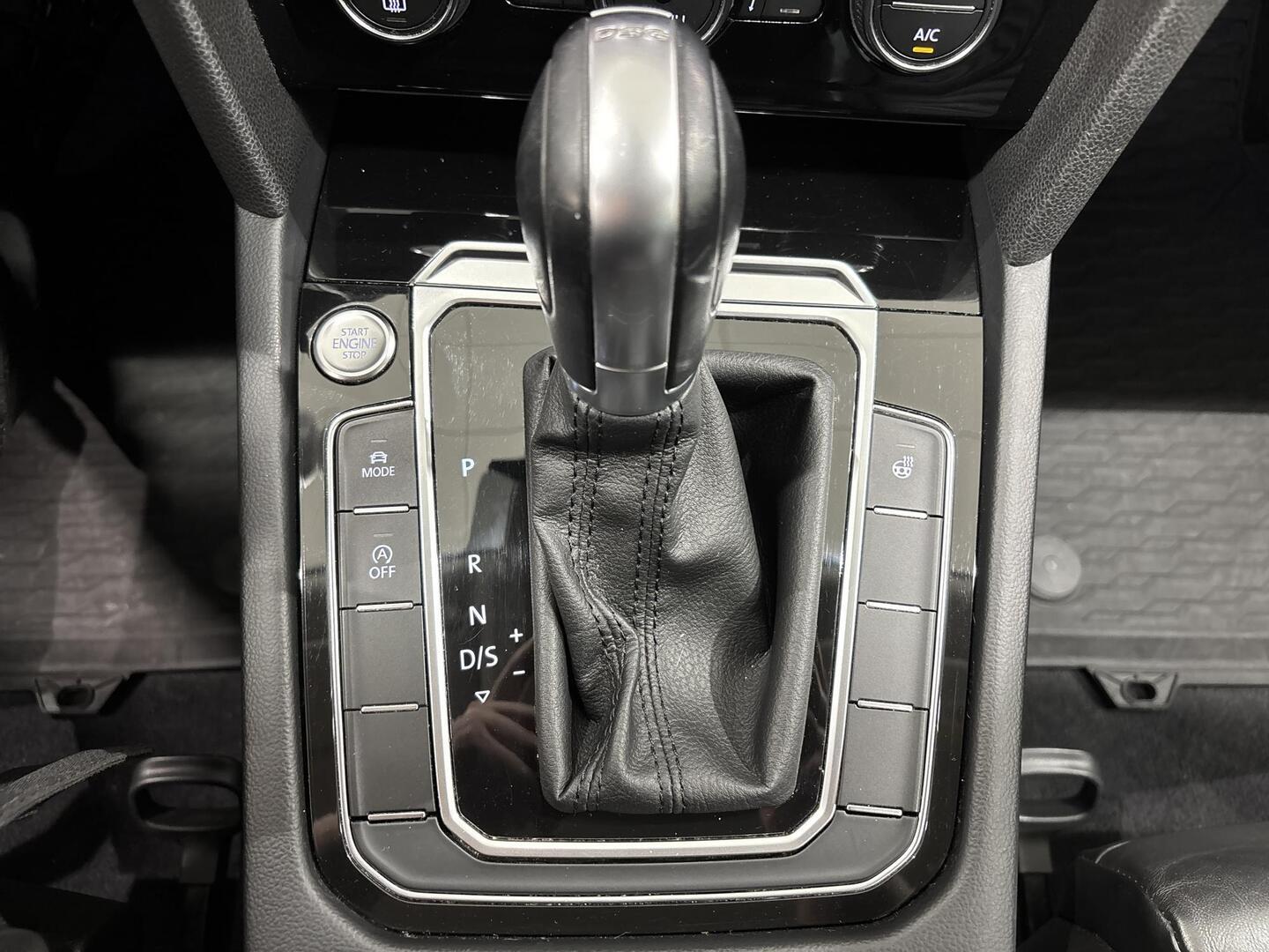 VOLKSWAGEN Passat 2018