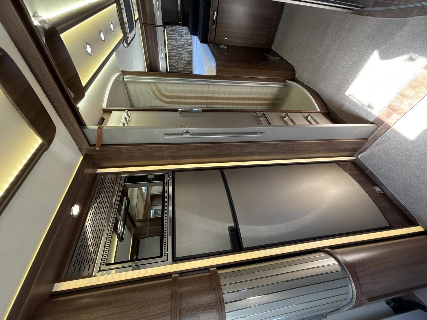 BÜRSTNER ELEGANCE I 810 2010