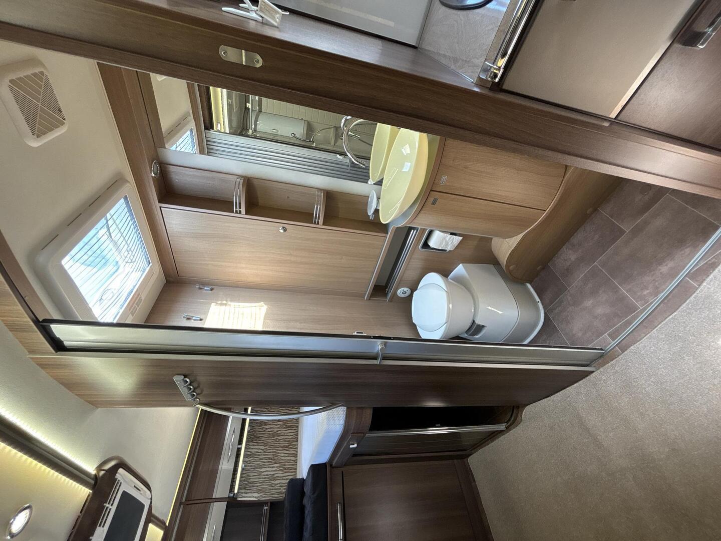 BÜRSTNER ELEGANCE I 810 2010