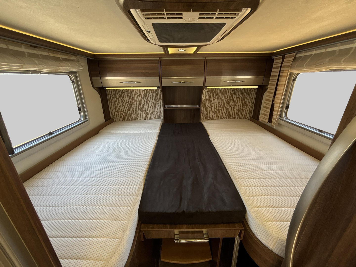 BÜRSTNER ELEGANCE I 810 2010