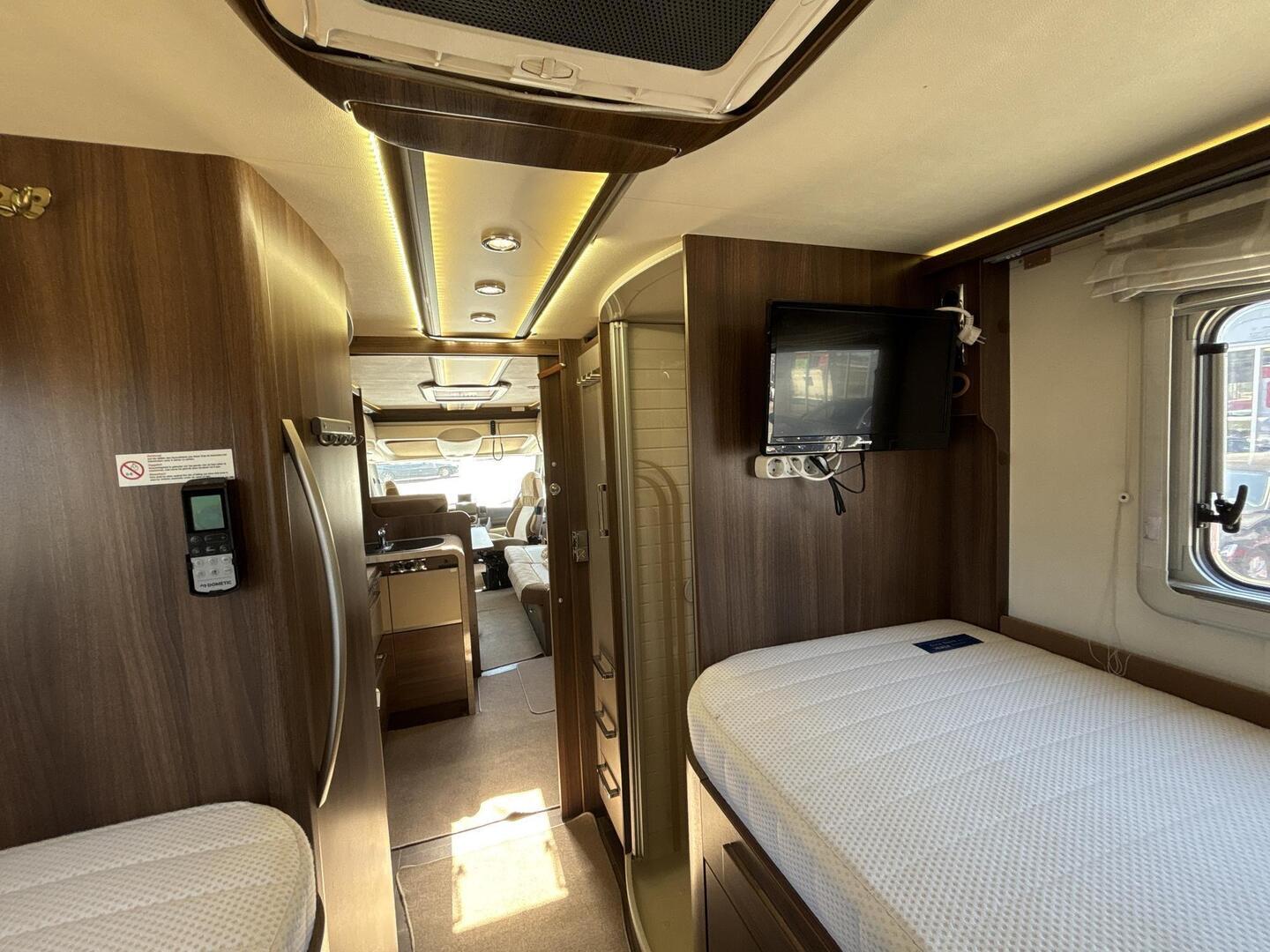 BÜRSTNER ELEGANCE I 810 2010