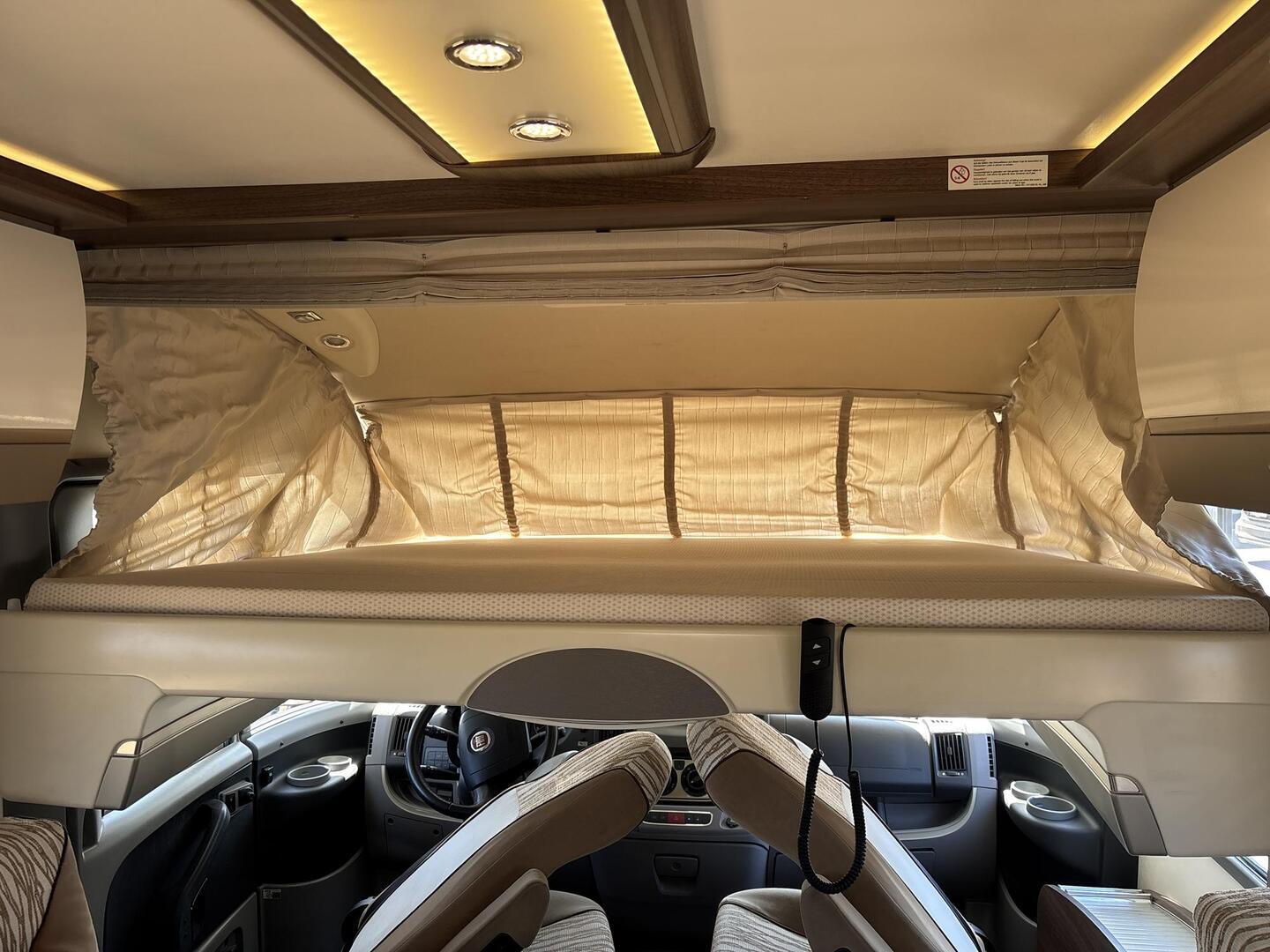 BÜRSTNER ELEGANCE I 810 2010