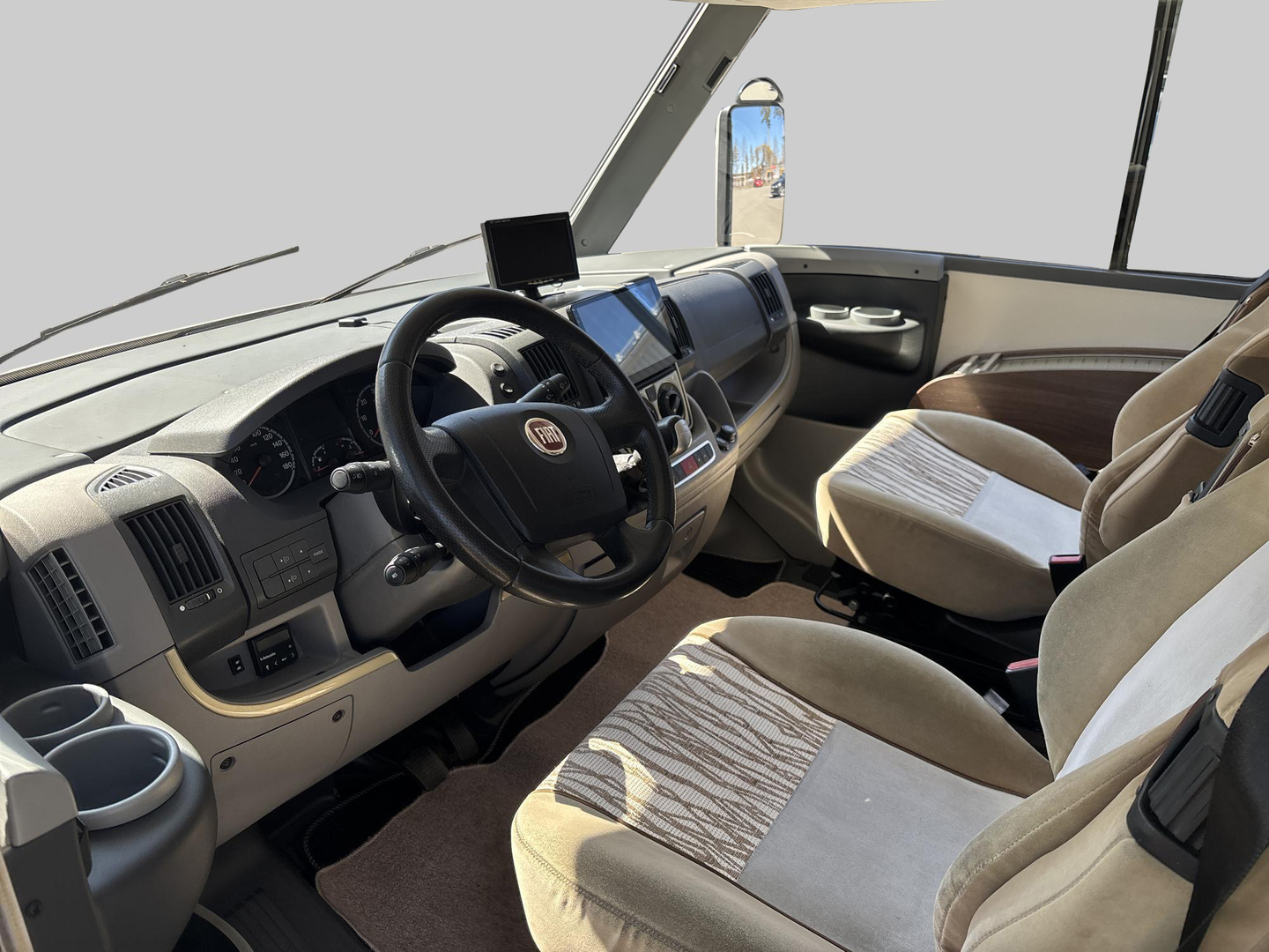 BÜRSTNER ELEGANCE I 810 2010