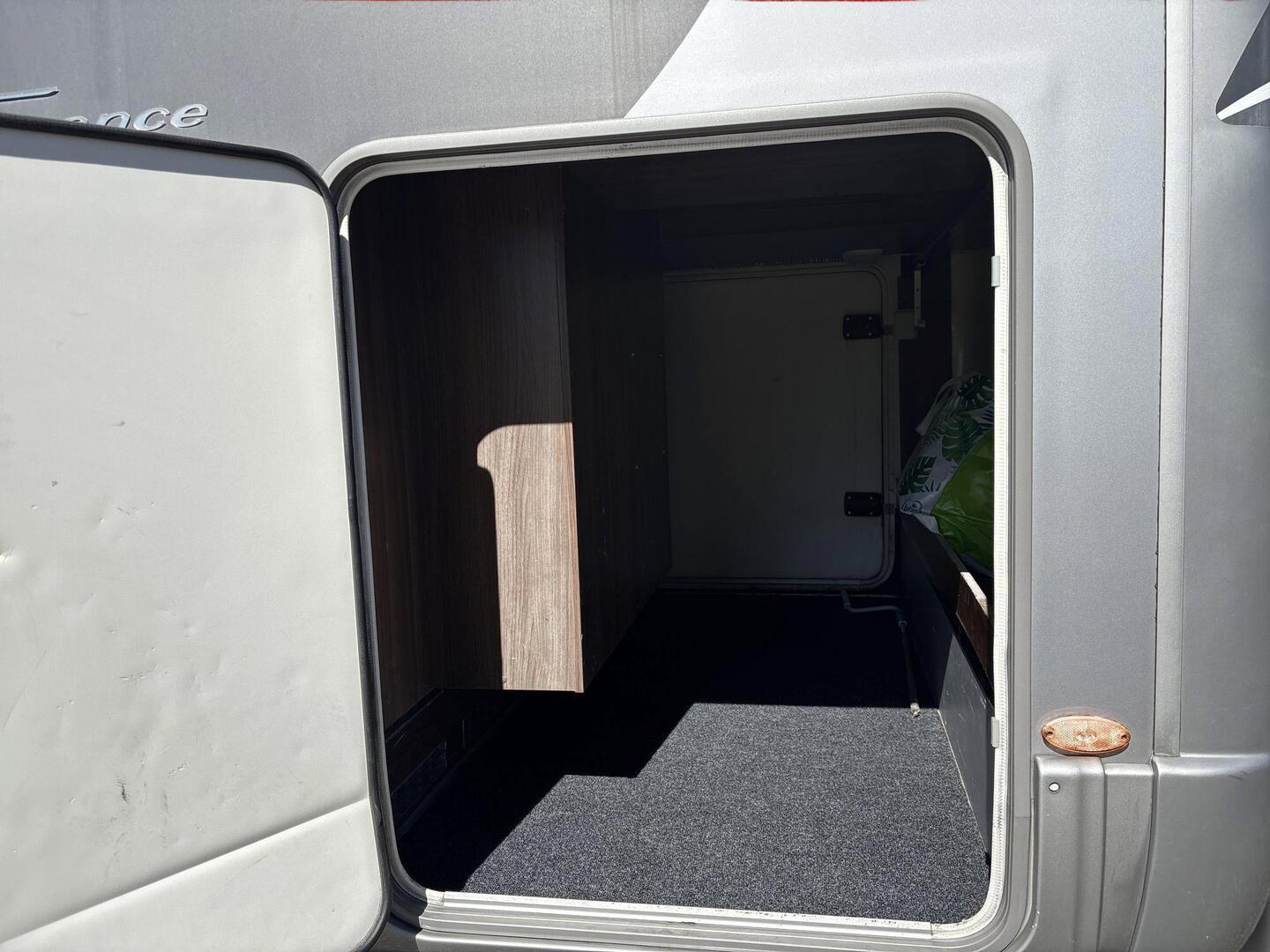 BÜRSTNER ELEGANCE I 810 2010