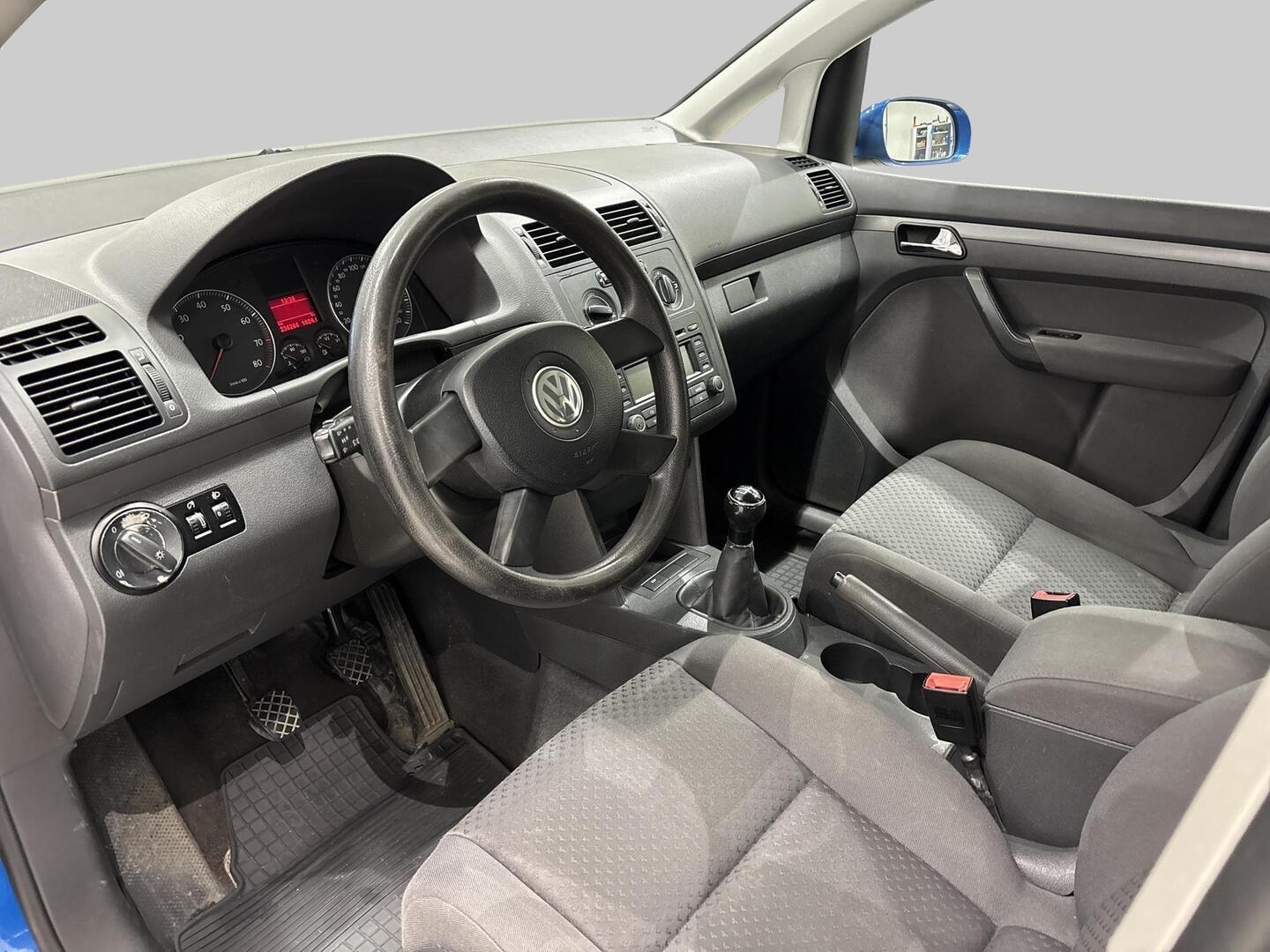 VOLKSWAGEN Touran 2004