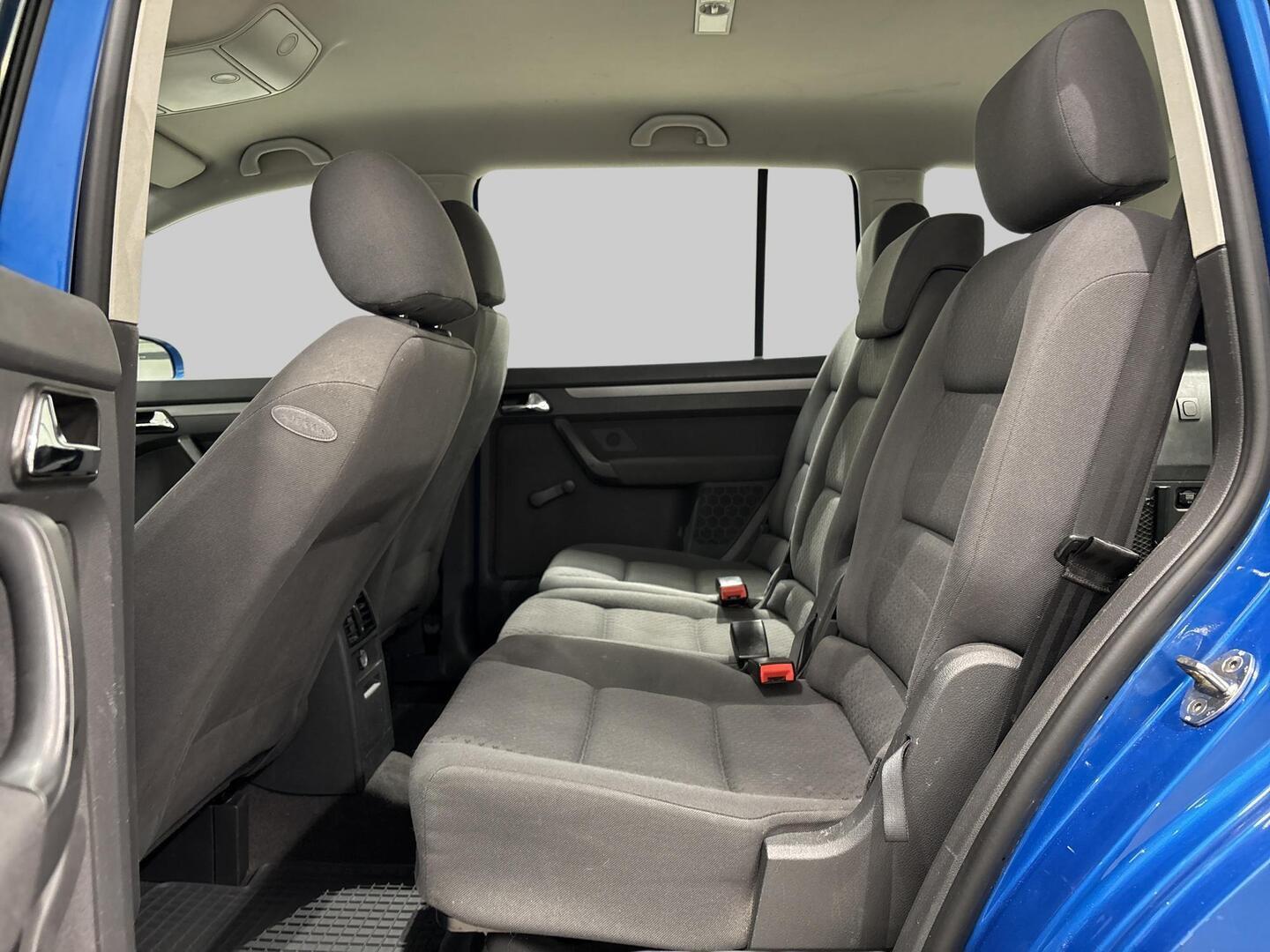 VOLKSWAGEN Touran 2004