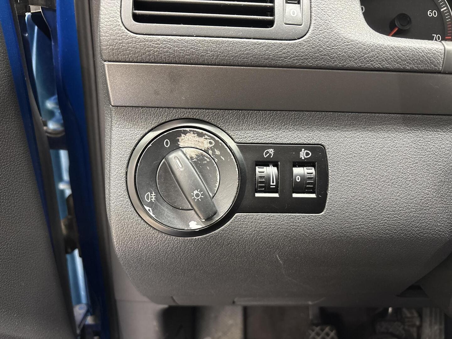 VOLKSWAGEN Touran 2004