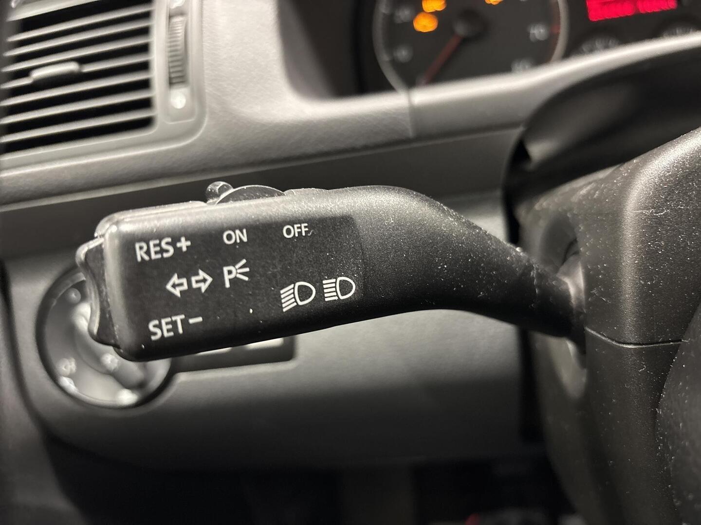 VOLKSWAGEN Touran 2004