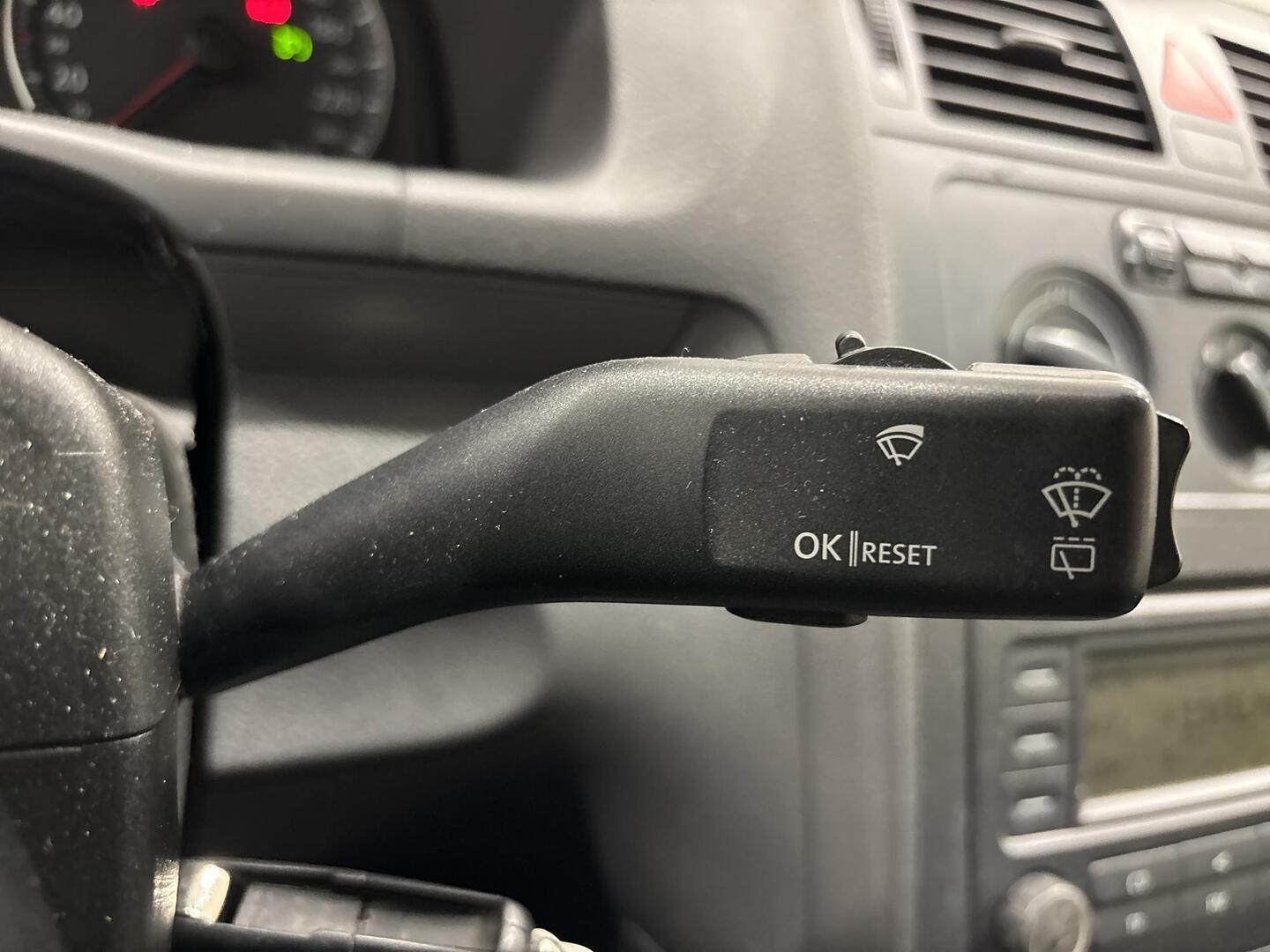 VOLKSWAGEN Touran 2004