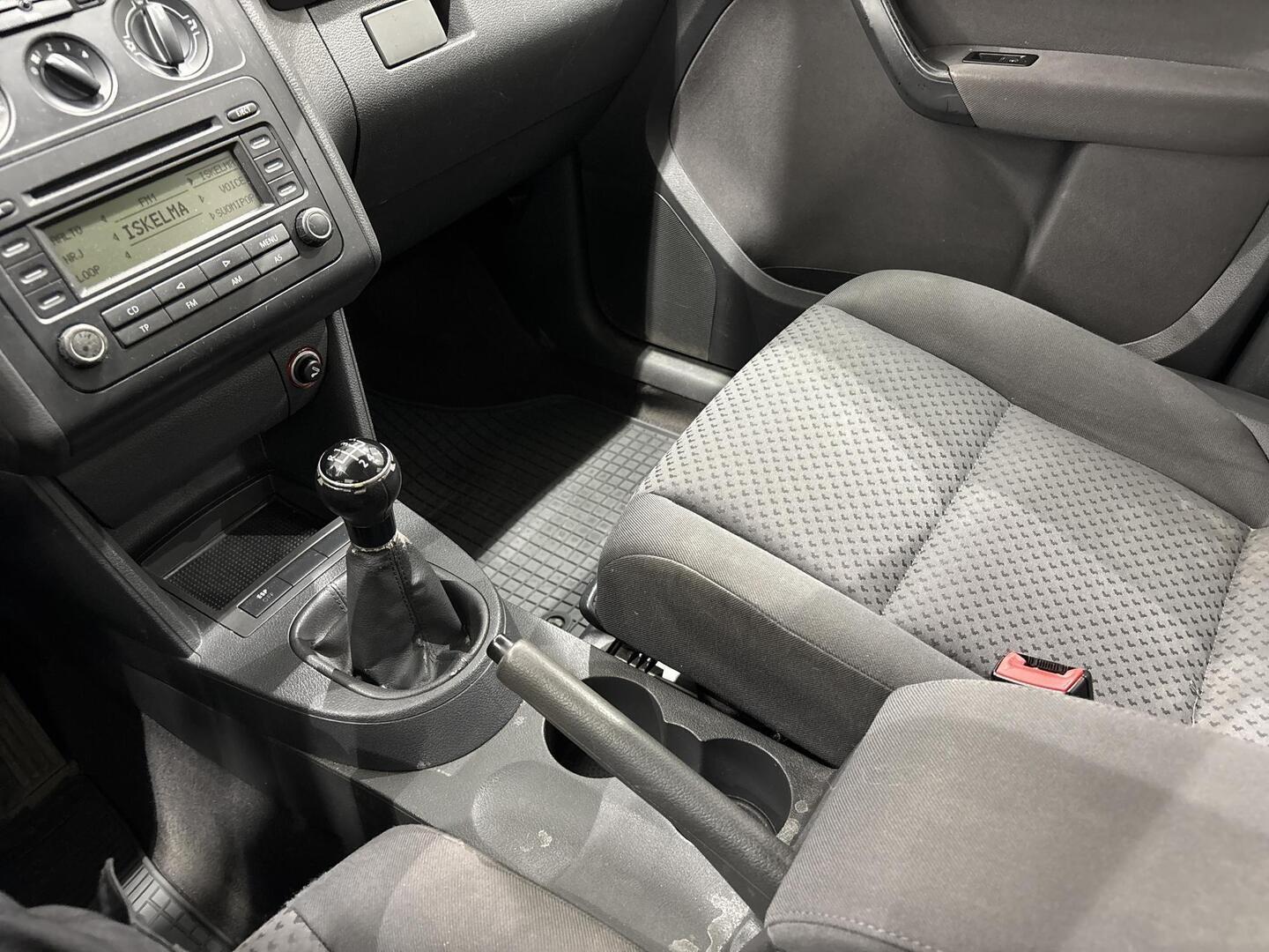 VOLKSWAGEN Touran 2004