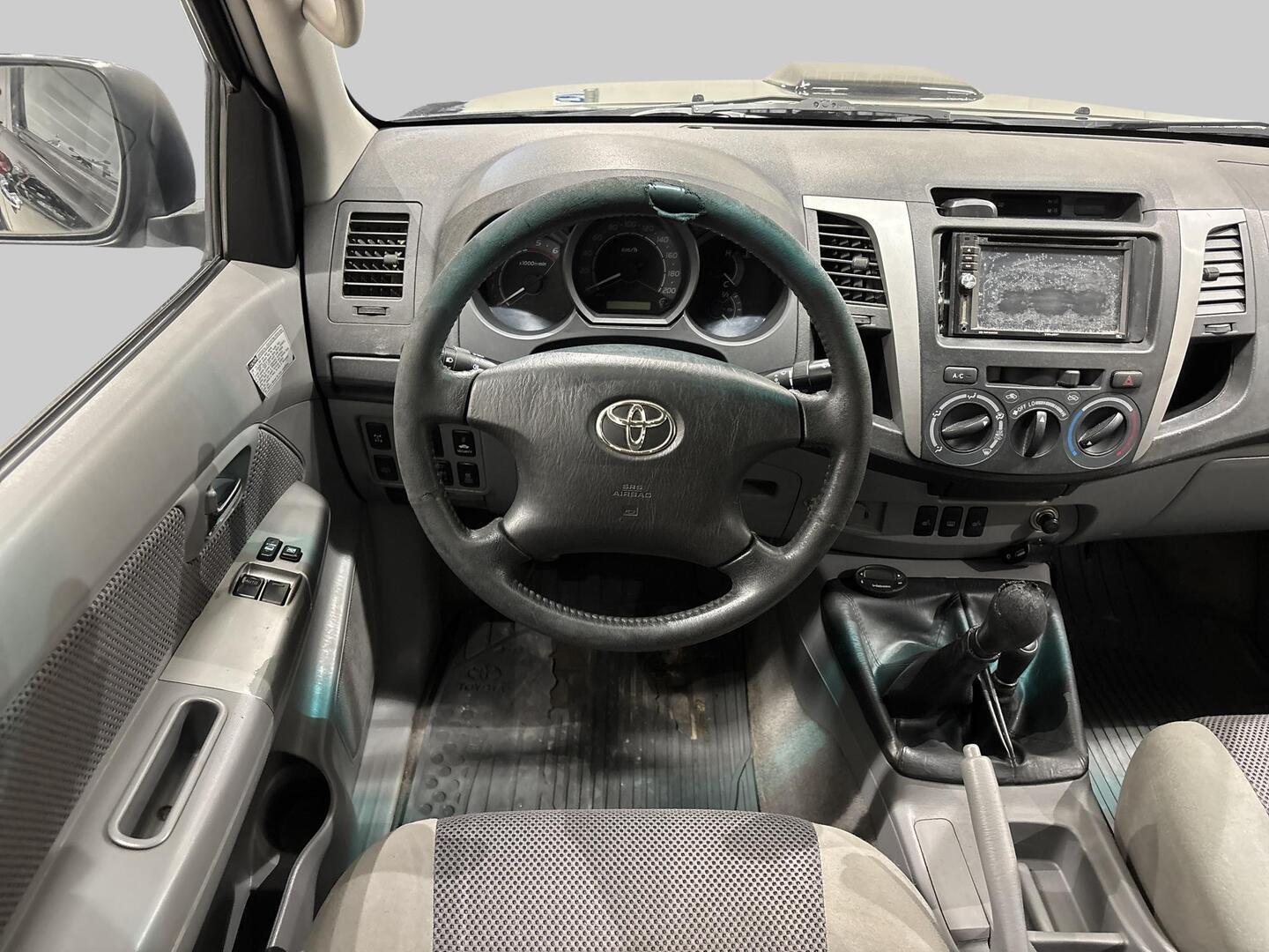 TOYOTA Hilux 2011