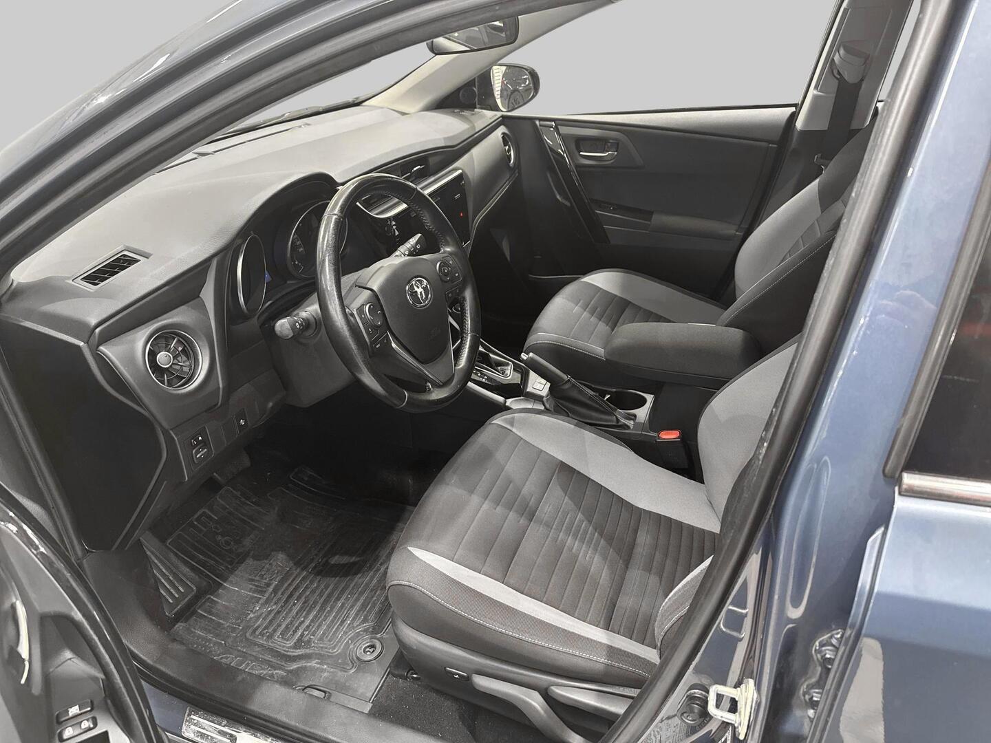 TOYOTA Auris 2017
