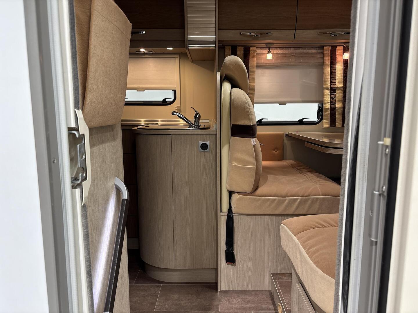 BÜRSTNER NEXXO T660 2013