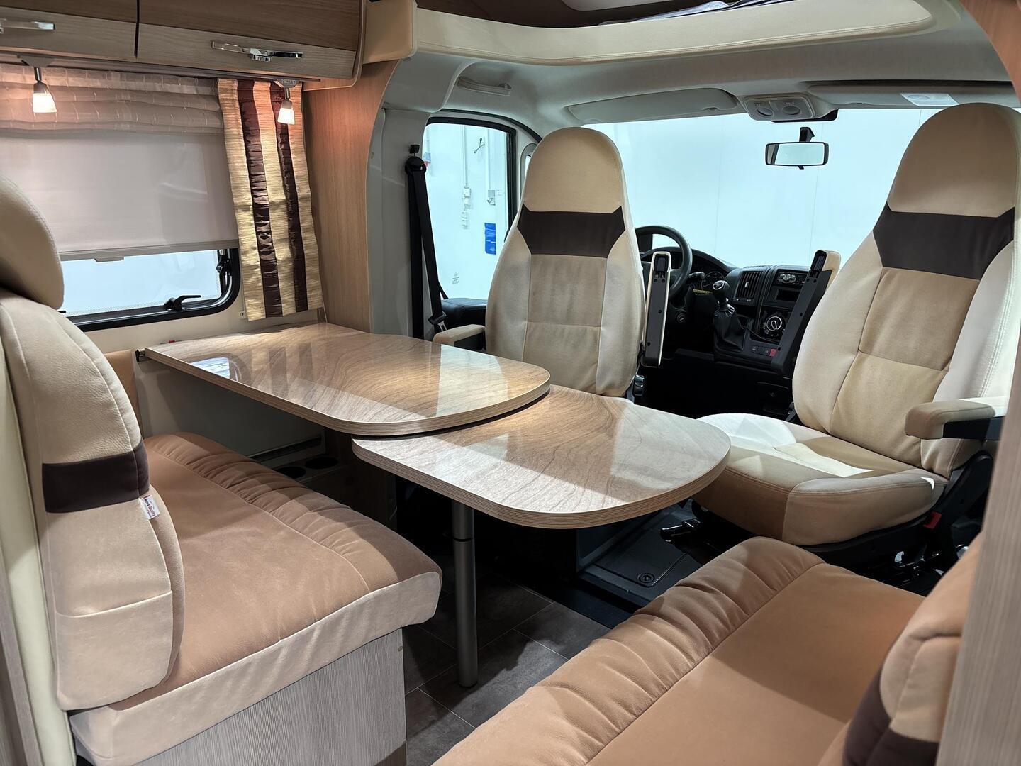 BÜRSTNER NEXXO T660 2013