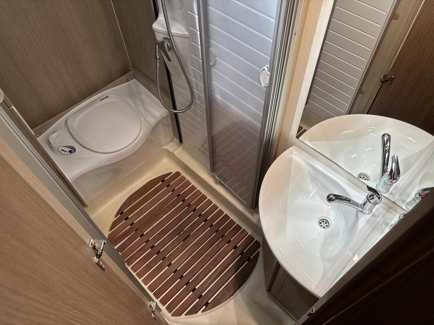 BÜRSTNER NEXXO T660 2013