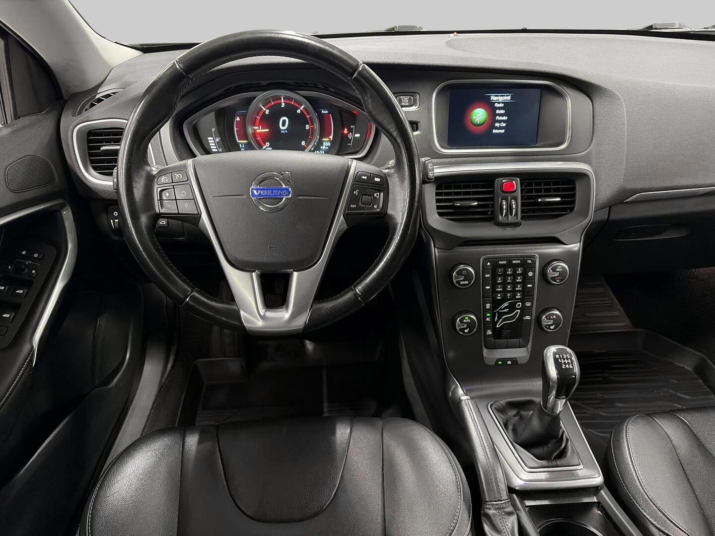 VOLVO V40 2015