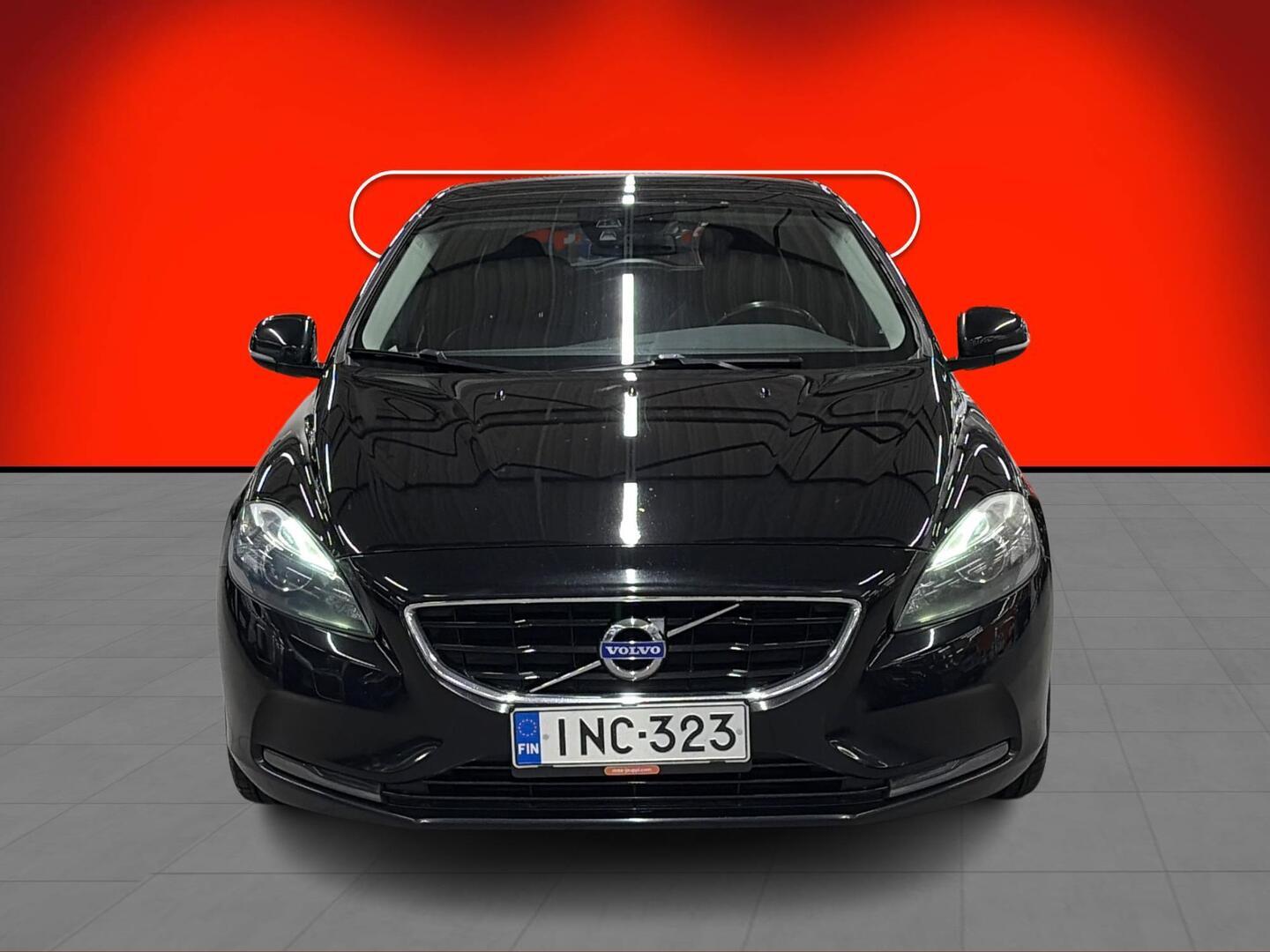 VOLVO V40 2015