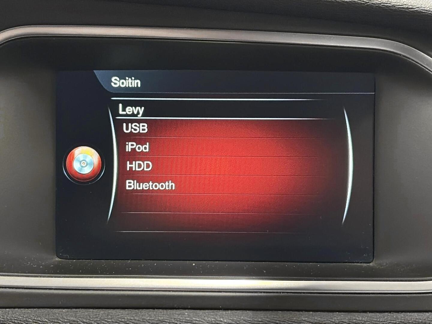 VOLVO V40 2015