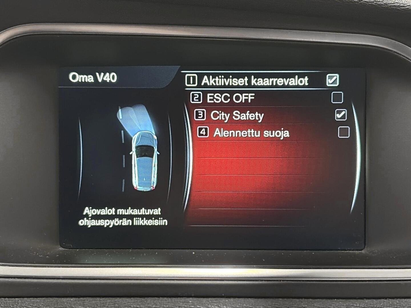 VOLVO V40 2015