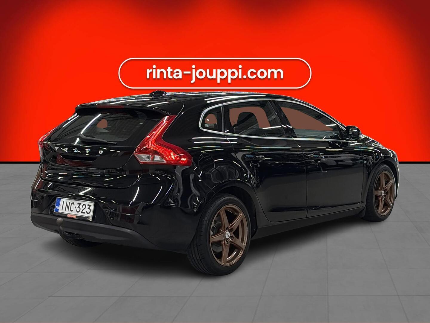 VOLVO V40 2015