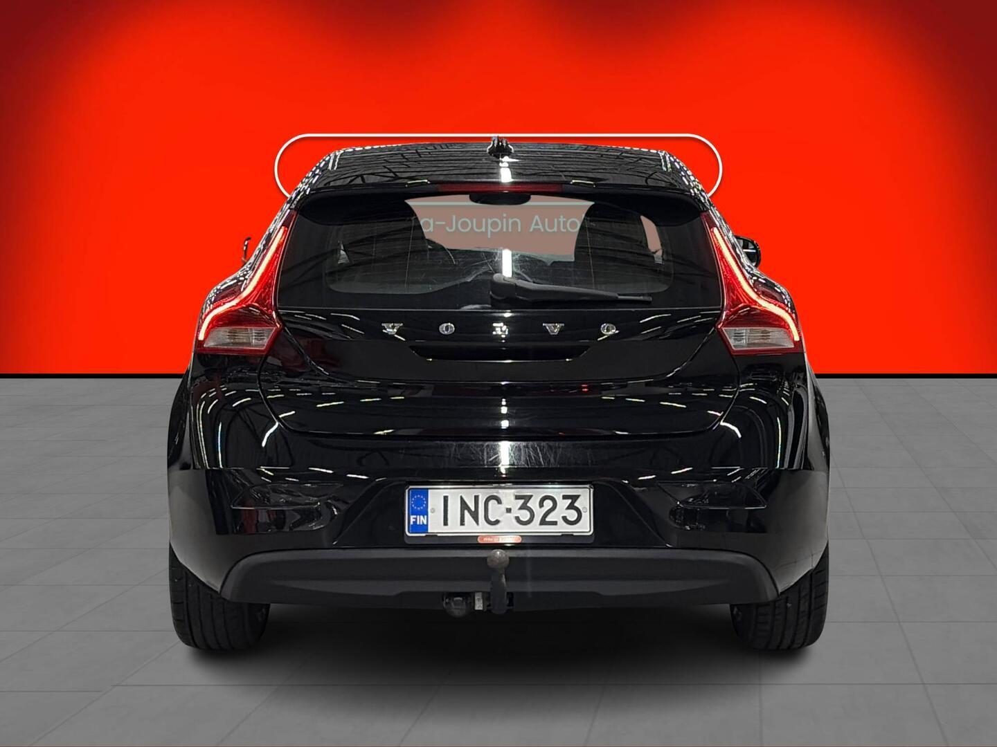 VOLVO V40 2015