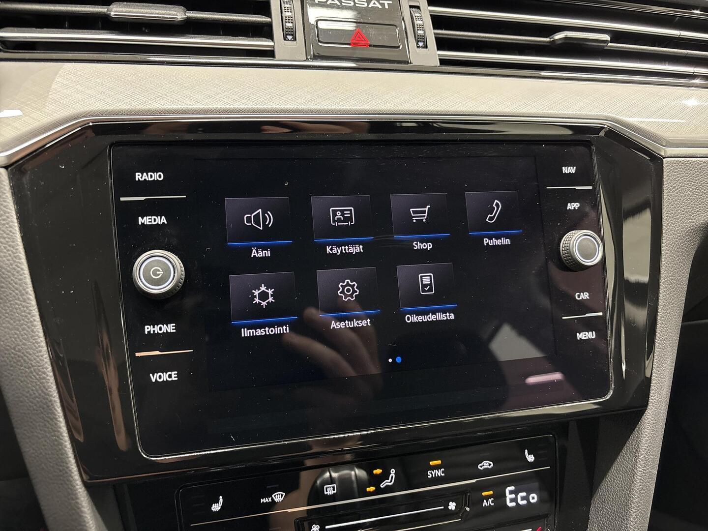 VOLKSWAGEN PASSAT 2022