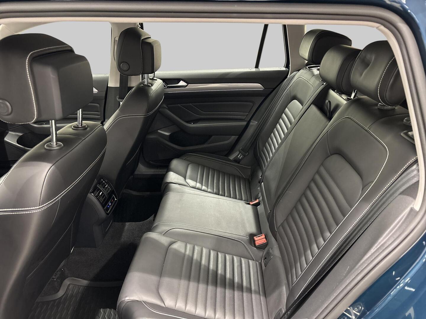 VOLKSWAGEN PASSAT 2022