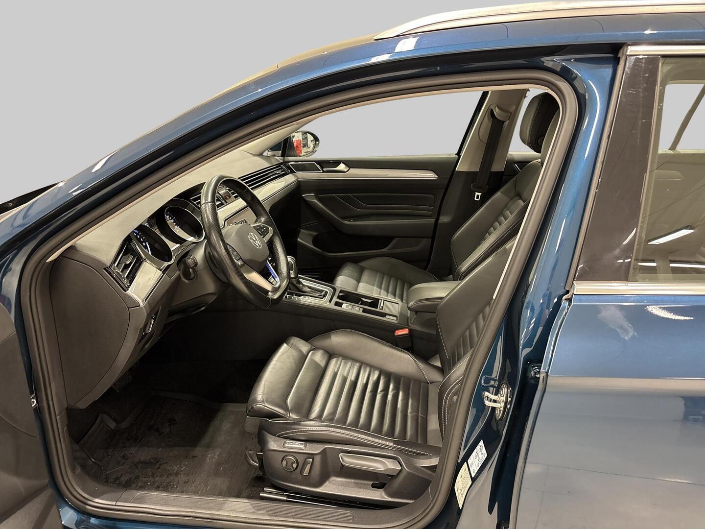 VOLKSWAGEN PASSAT 2022