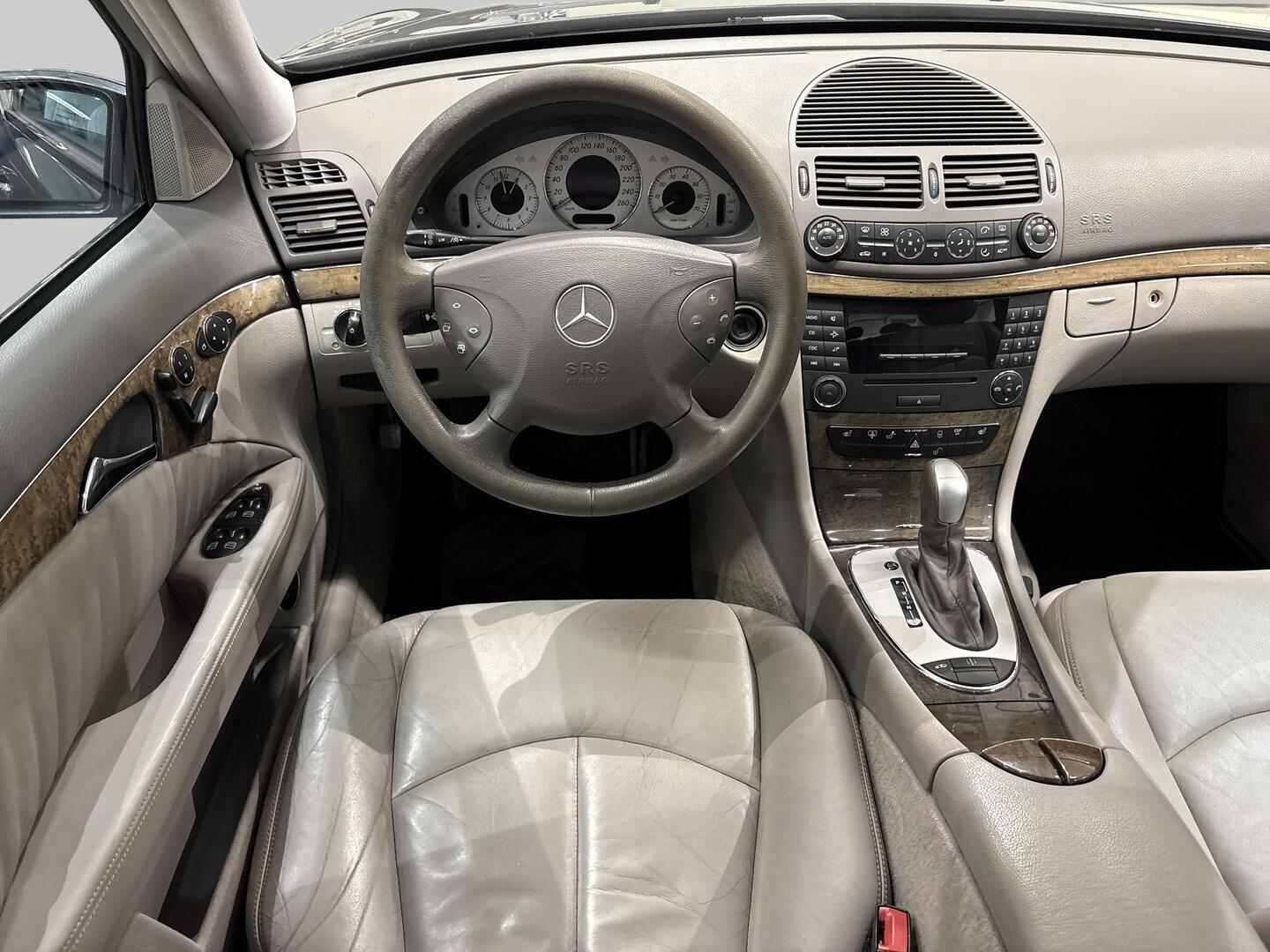 MERCEDES-BENZ E 2004